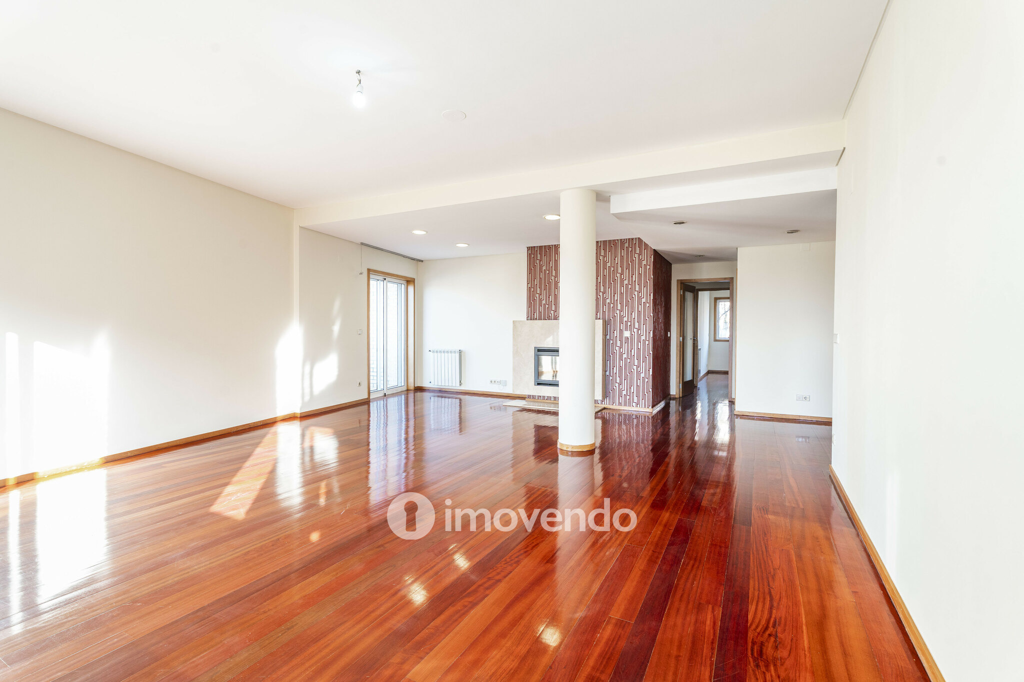 Apartamento T4 pronto a habitar, com garagem, em Braga