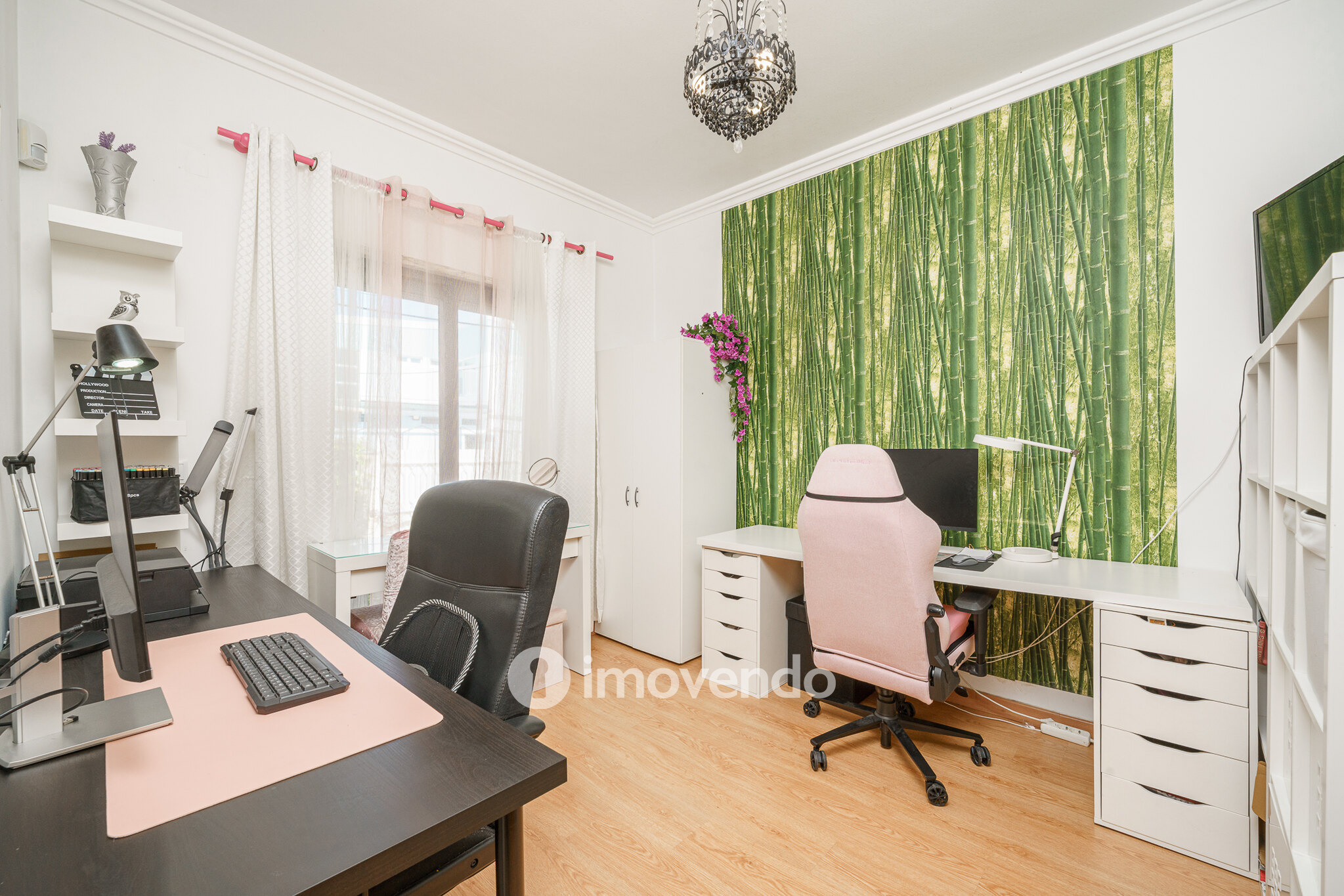 Moradia T6 exclusiva, com piscina e garagem, na Charneca da Caparica