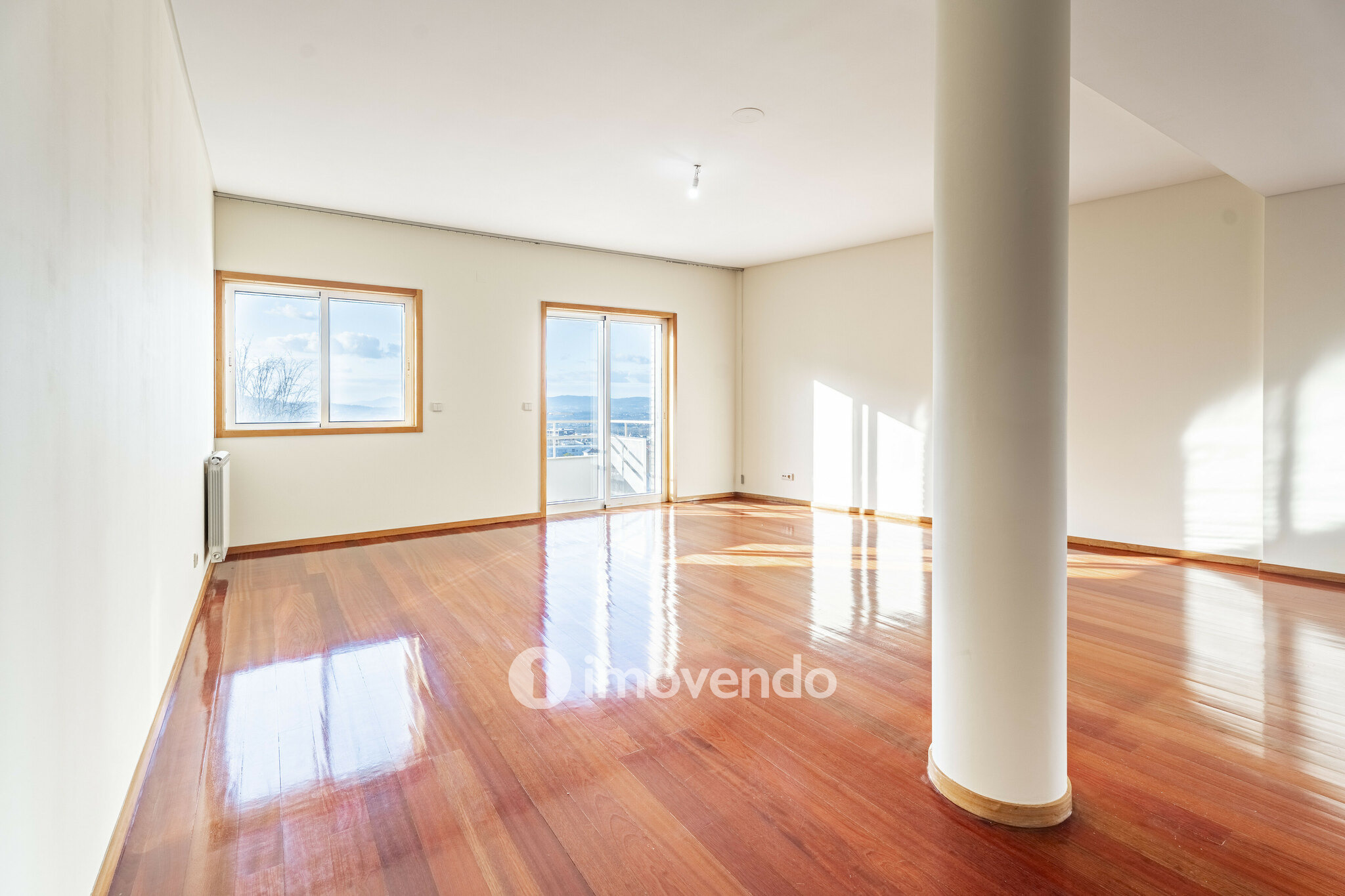 Apartamento T4 pronto a habitar, com garagem, em Braga