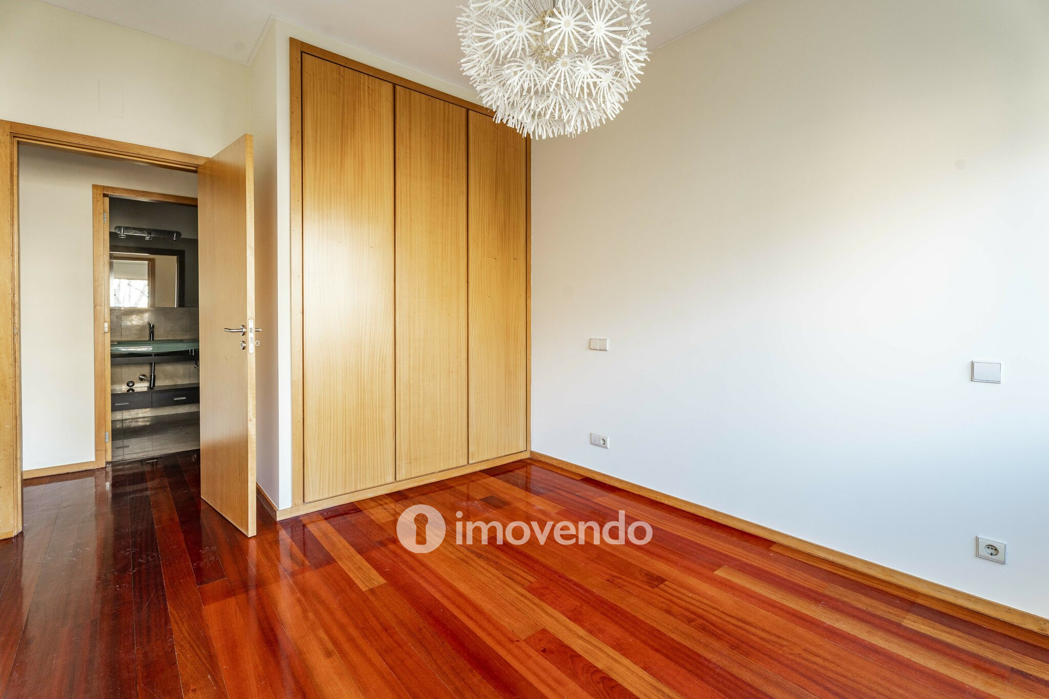 Apartamento T4 pronto a habitar, com garagem, em Braga