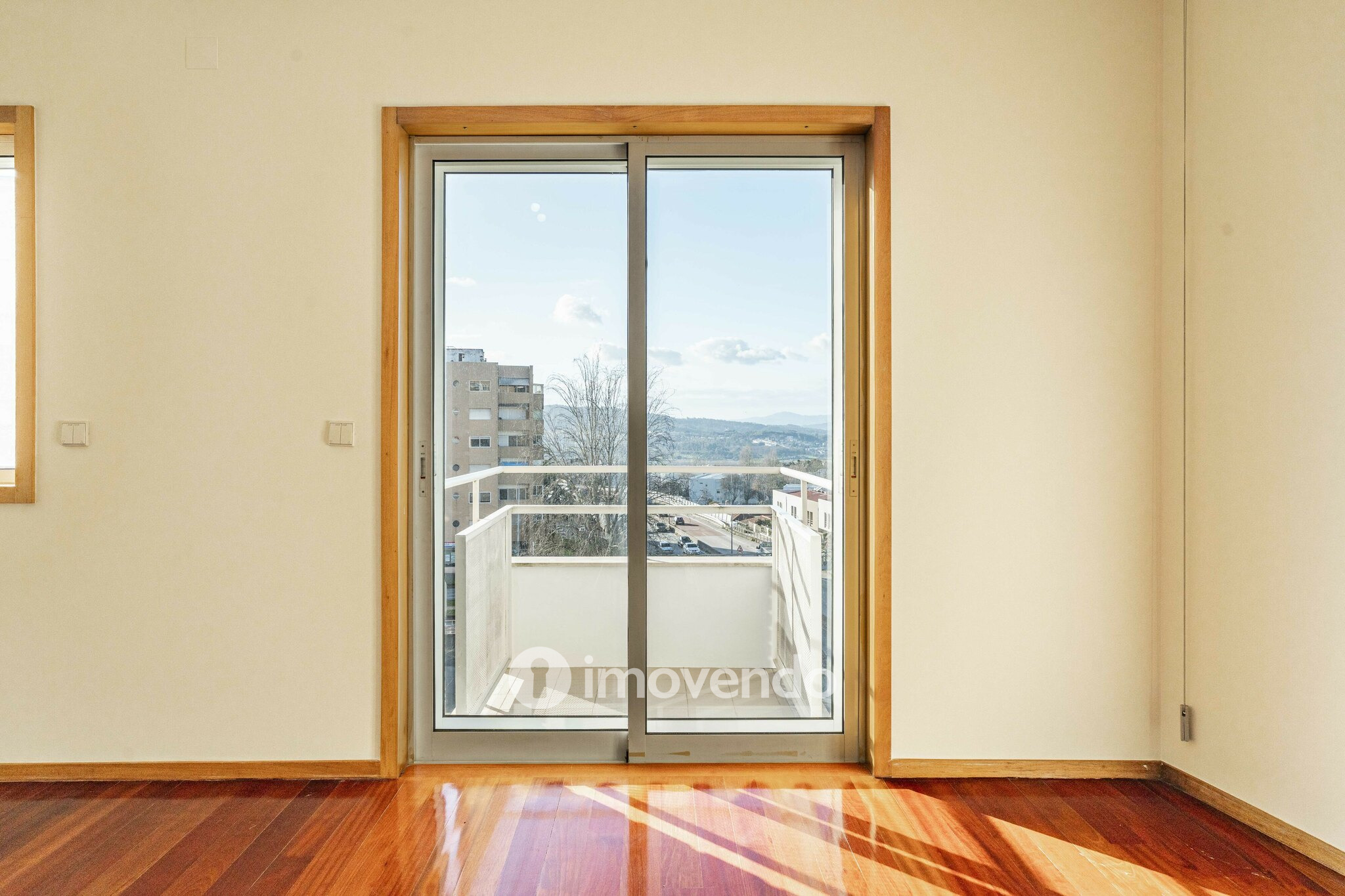 Apartamento T4 pronto a habitar, com garagem, em Braga