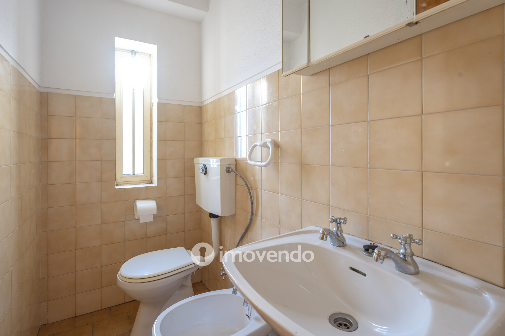 Apartamento T3, com áreas amplas e pronto a habitar, em Gaia