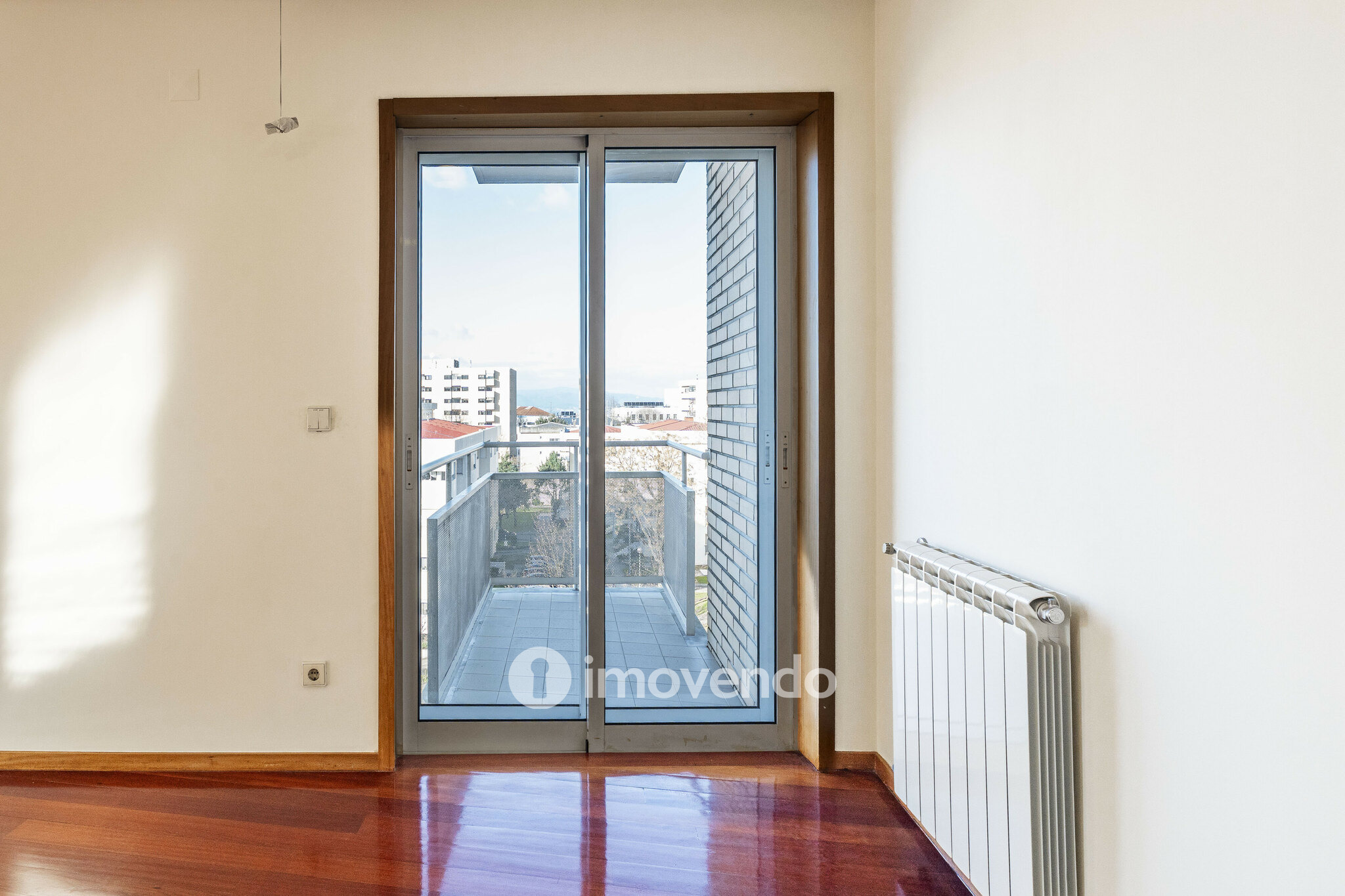 Apartamento T4 pronto a habitar, com garagem, em Braga