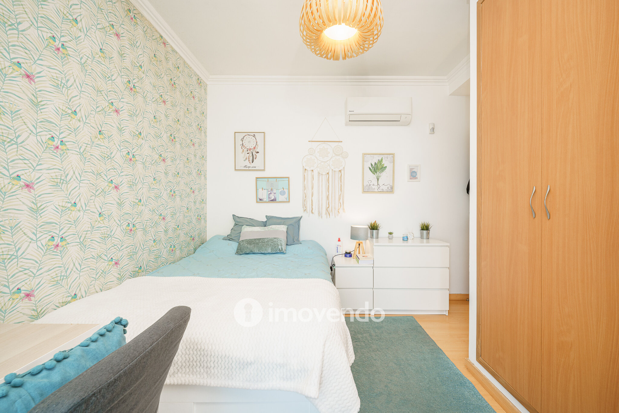 Moradia T6 exclusiva, com piscina e garagem, na Charneca da Caparica
