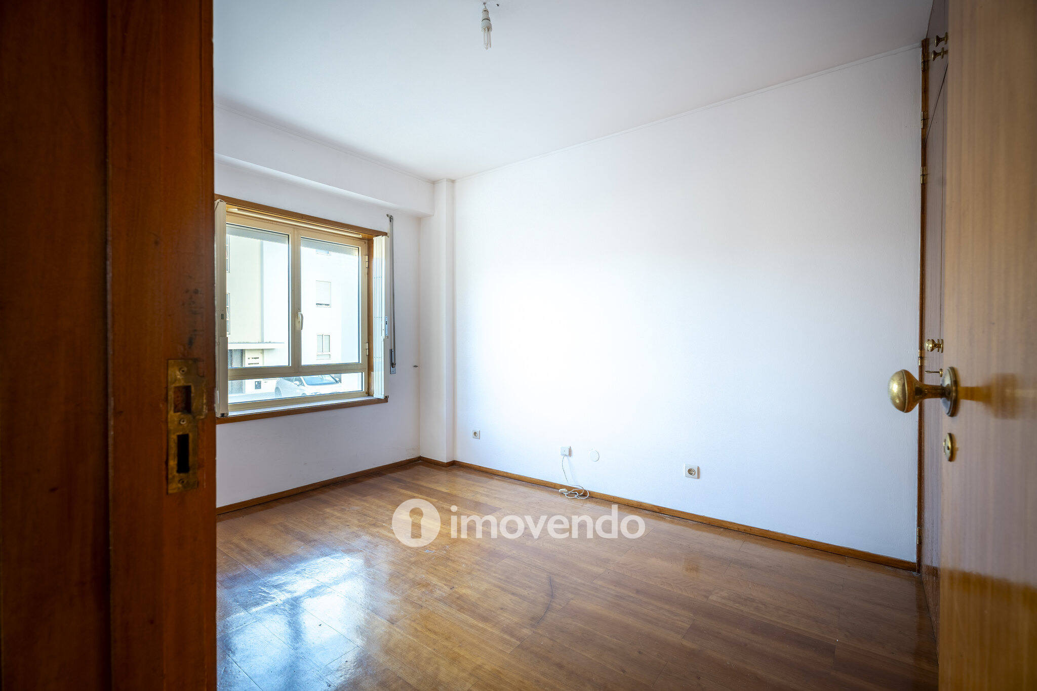 Apartamento T3, com áreas amplas e pronto a habitar, em Gaia