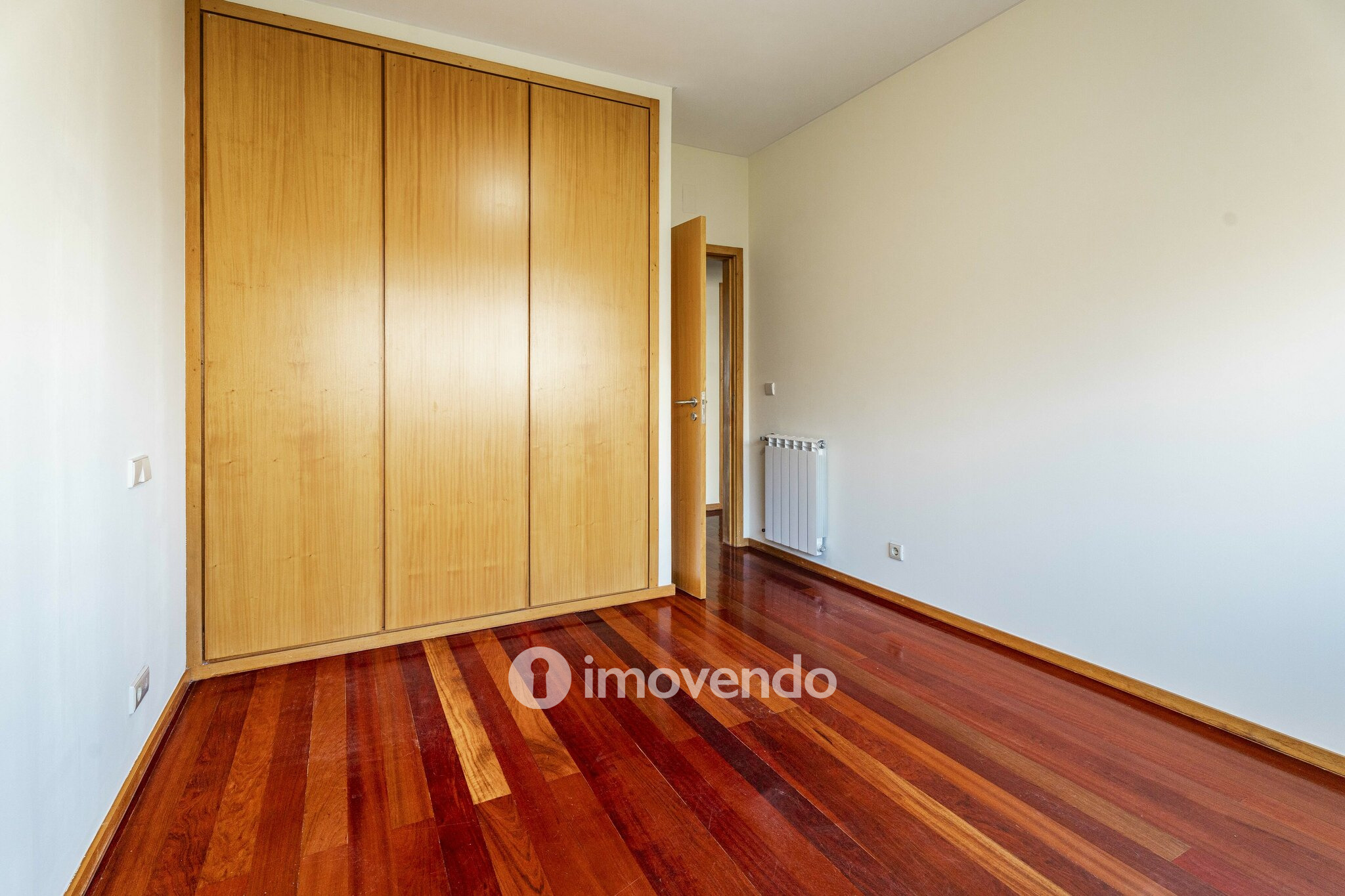 Apartamento T4 pronto a habitar, com garagem, em Braga
