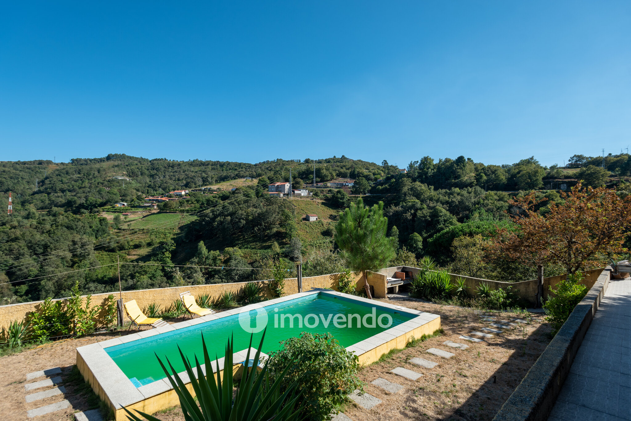 Moradia T6 com piscina, próxima do Gerês, em Ruivães