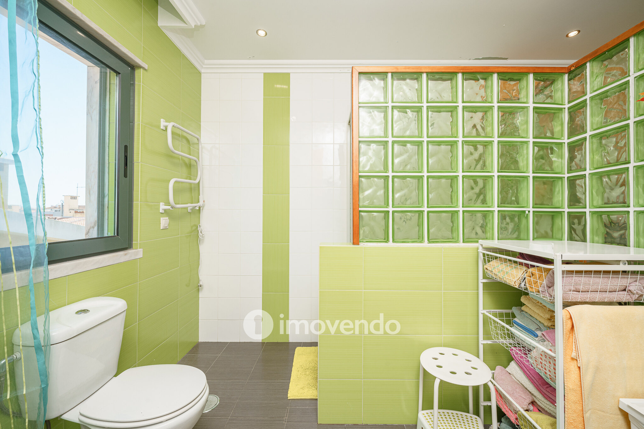 Moradia T6 exclusiva, com piscina e garagem, na Charneca da Caparica