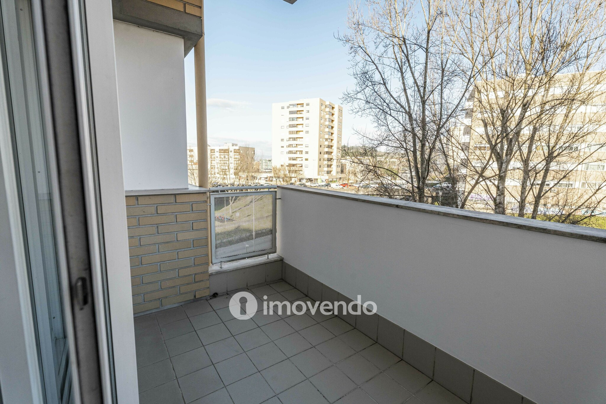 Apartamento T4 pronto a habitar, com garagem, em Braga
