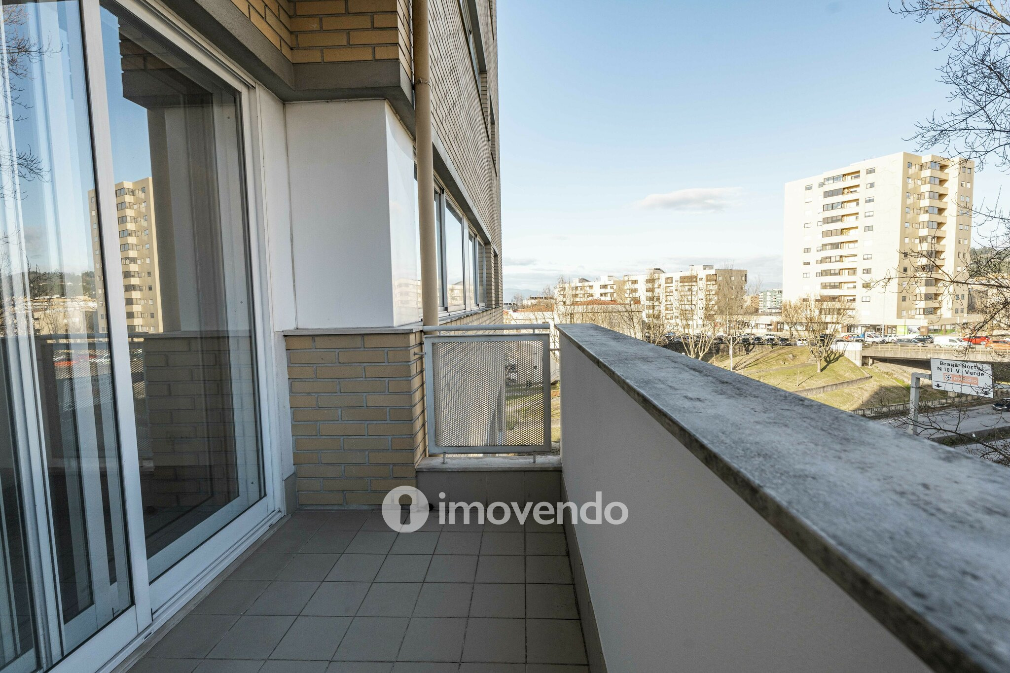 Apartamento T4 pronto a habitar, com garagem, em Braga