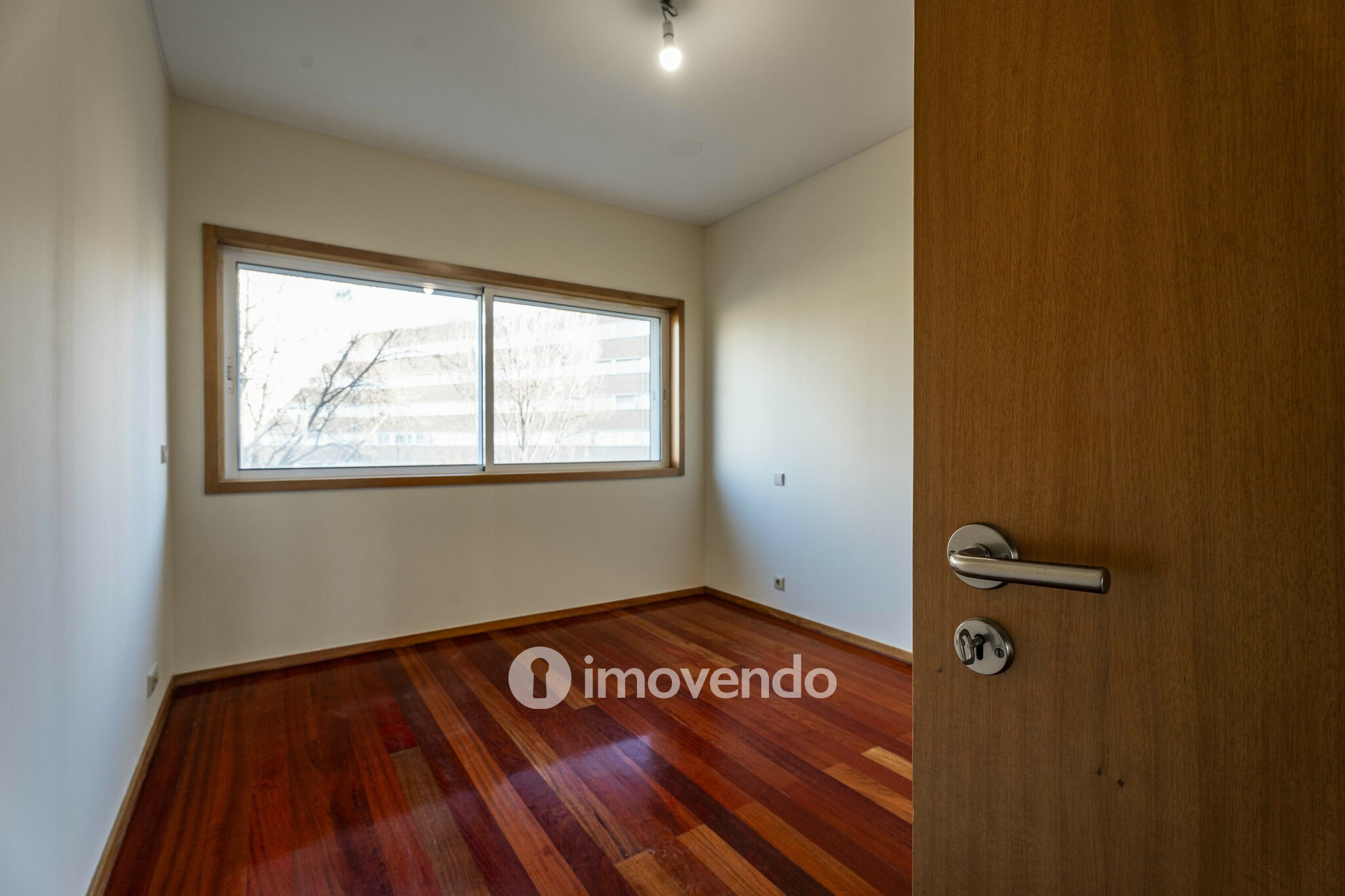 Apartamento T4 pronto a habitar, com garagem, em Braga