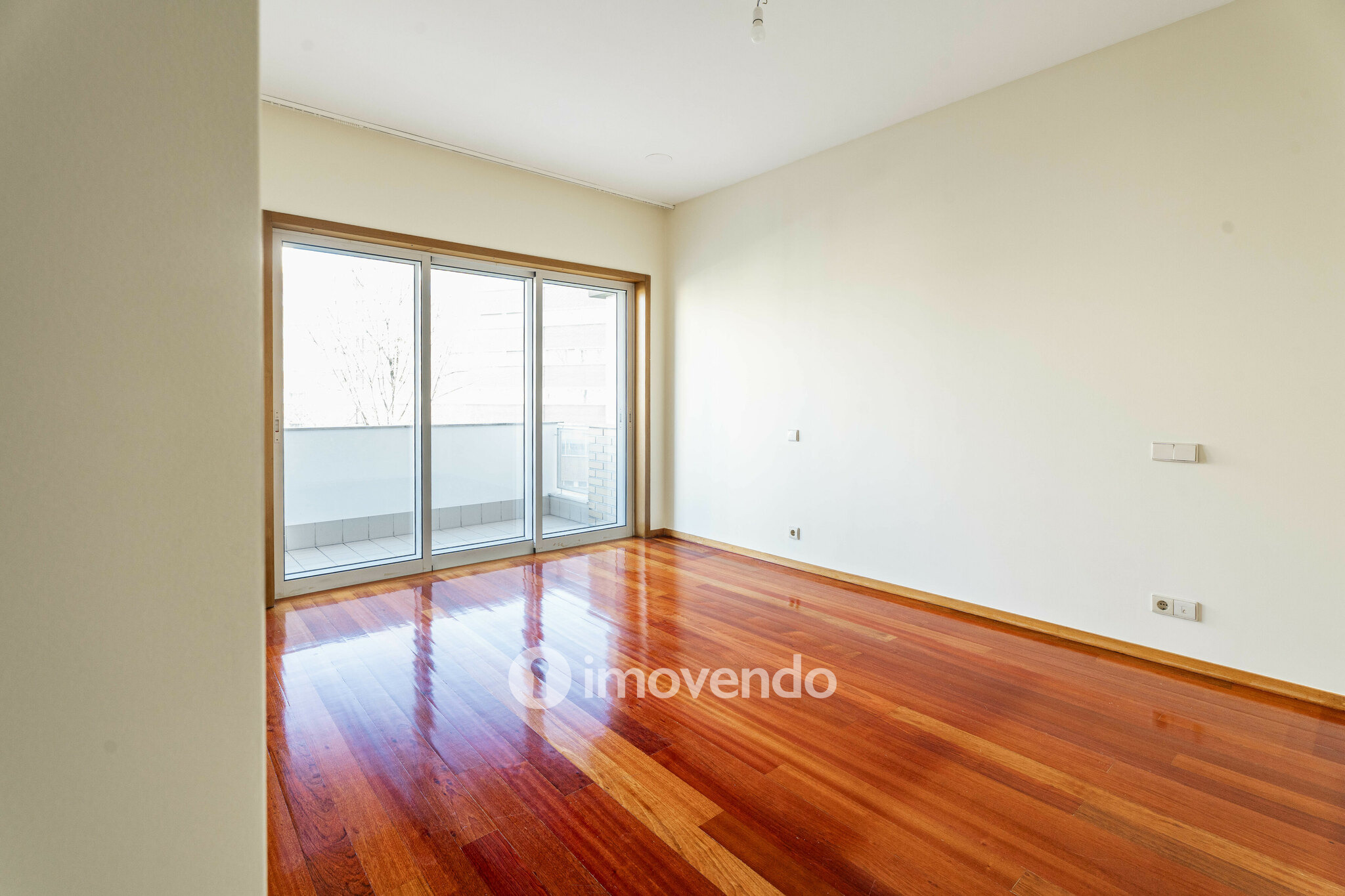 Apartamento T4 pronto a habitar, com garagem, em Braga
