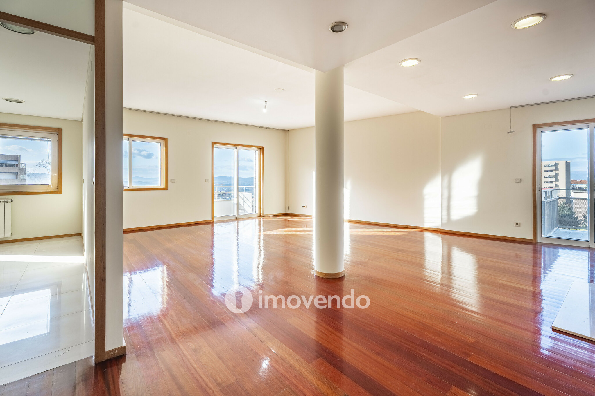 Apartamento T4 pronto a habitar, com garagem, em Braga
