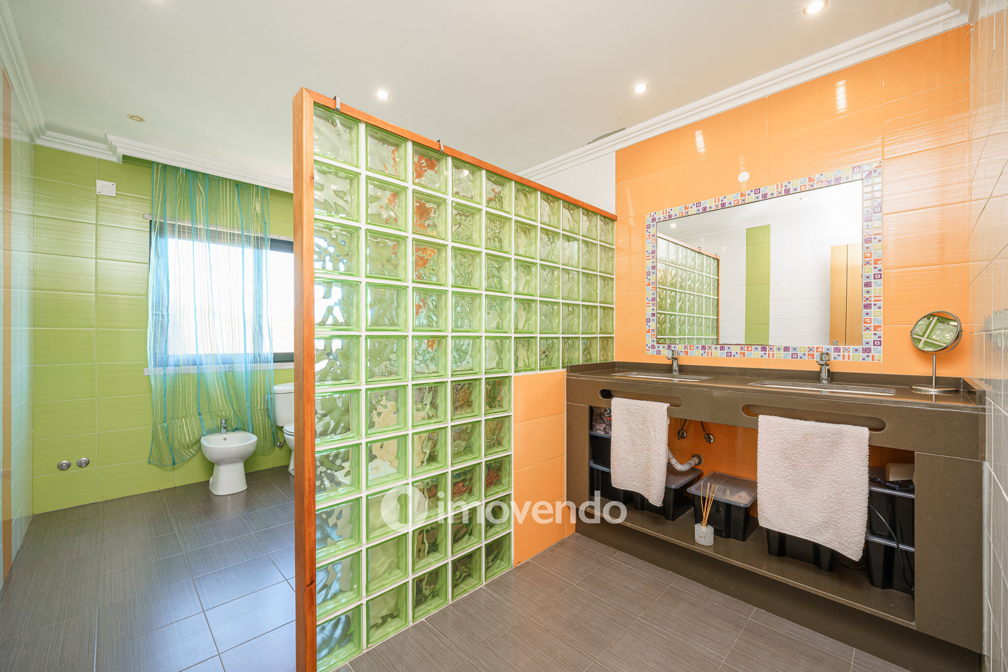 Moradia T6 exclusiva, com piscina e garagem, na Charneca da Caparica