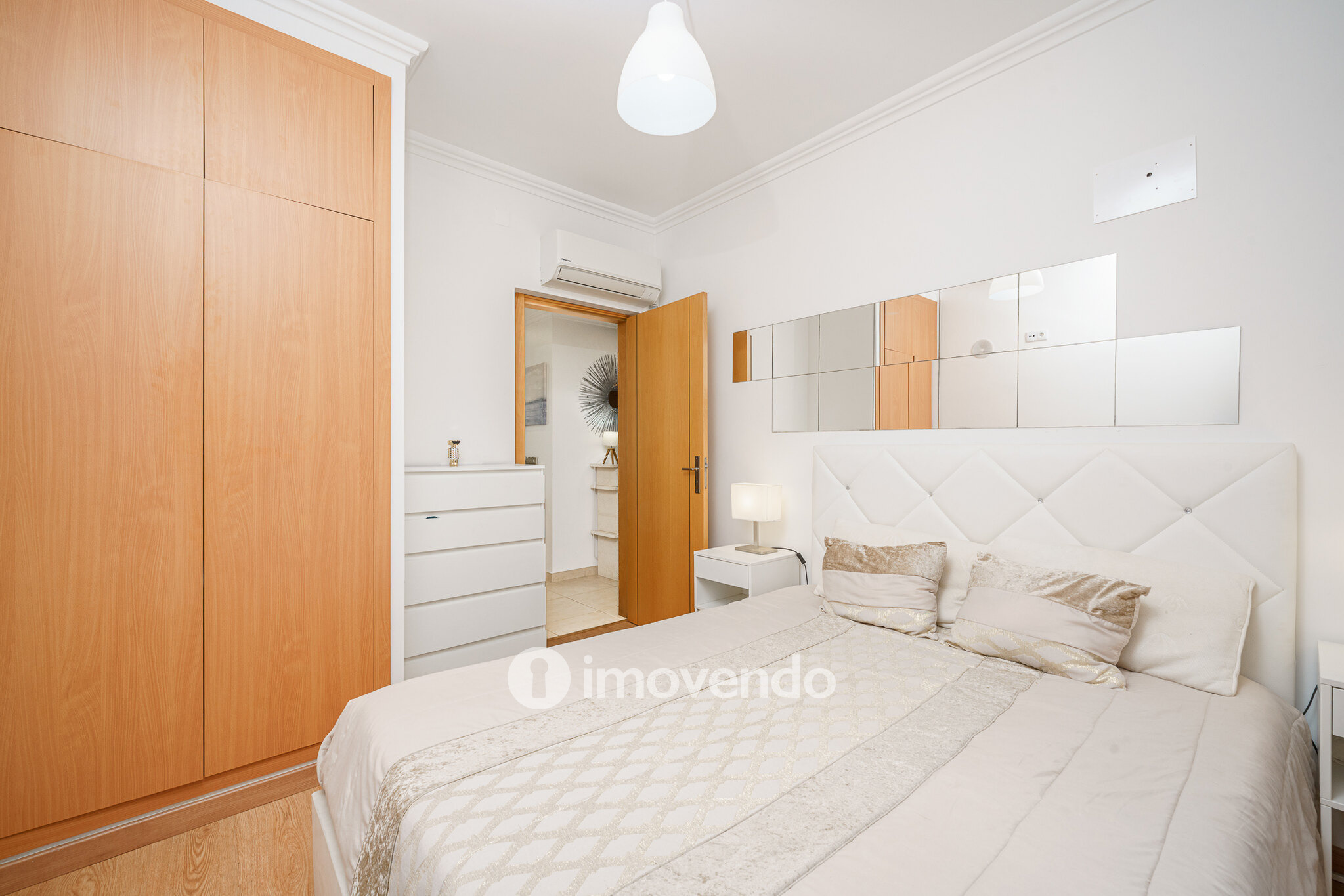 Moradia T6 exclusiva, com piscina e garagem, na Charneca da Caparica