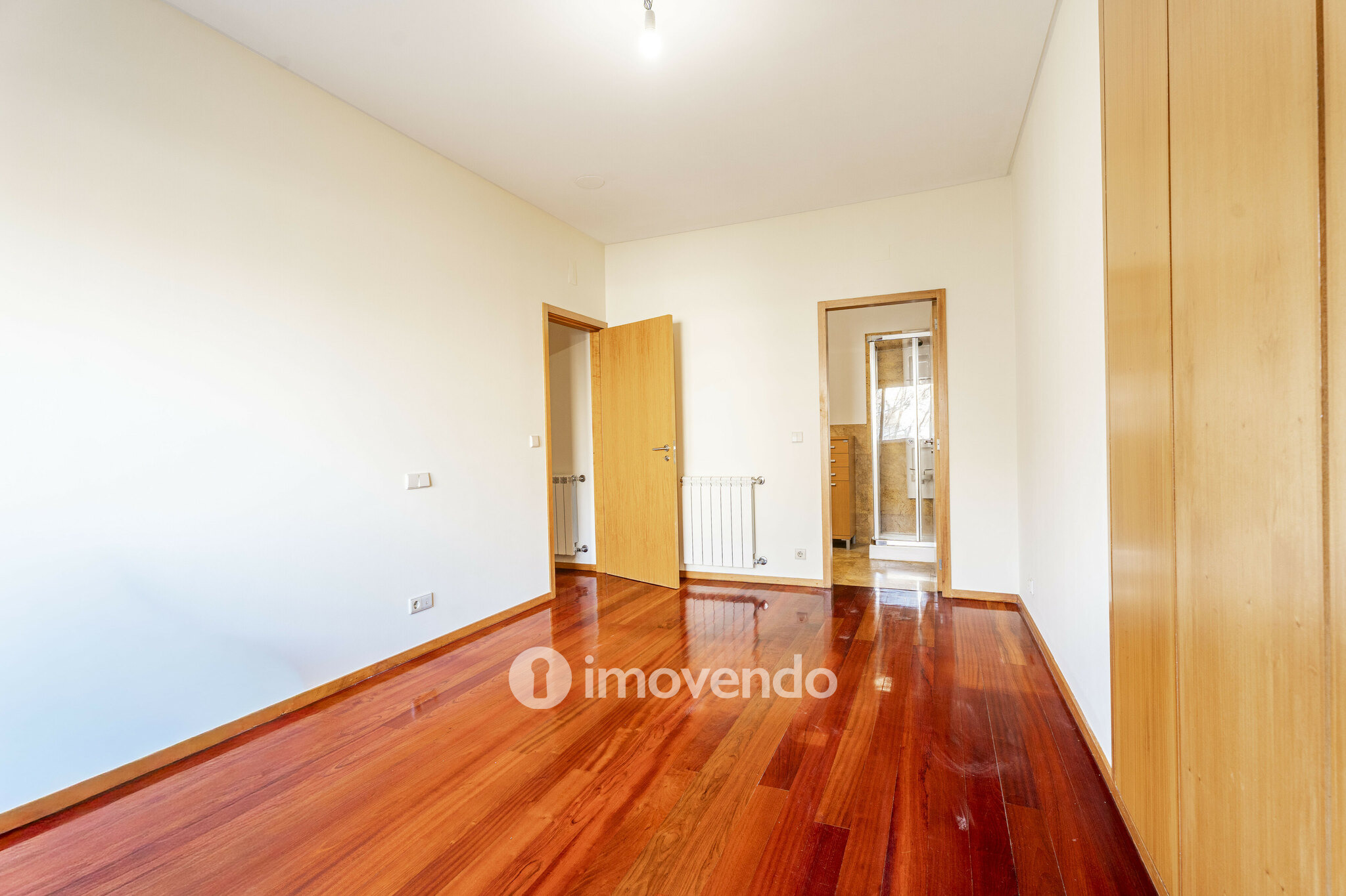 Apartamento T4 pronto a habitar, com garagem, em Braga