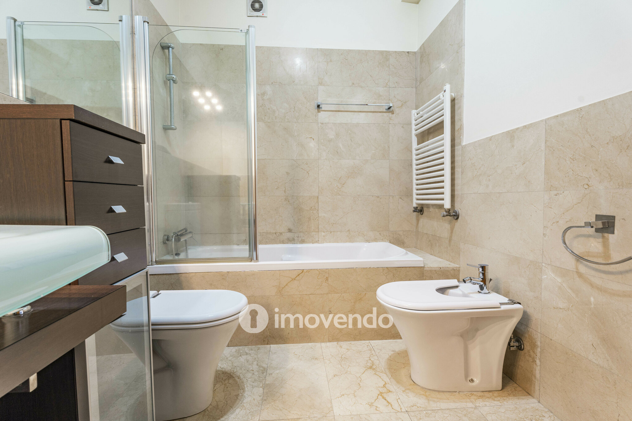 Apartamento T4 pronto a habitar, com garagem, em Braga