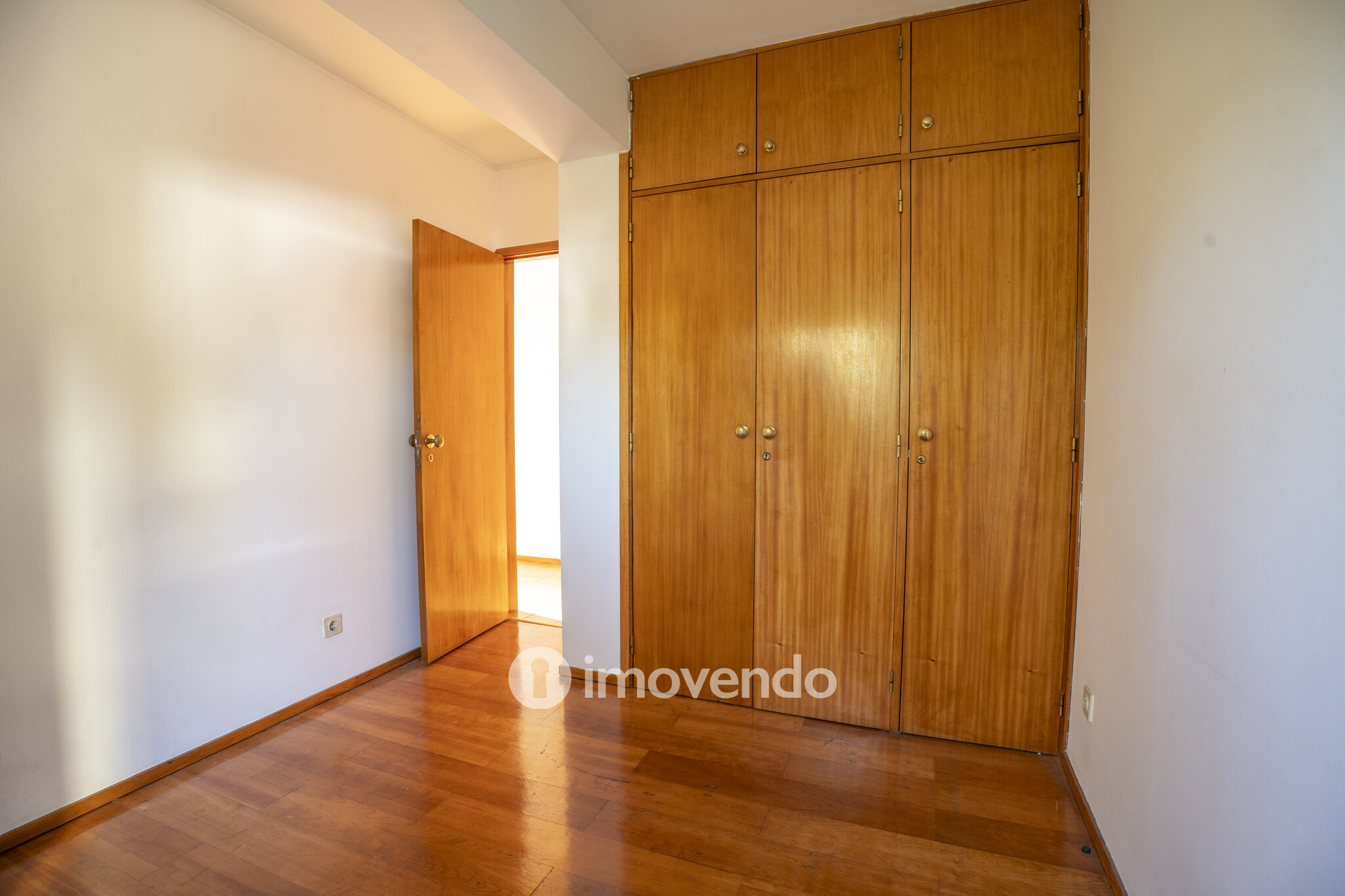 Apartamento T3, com áreas amplas e pronto a habitar, em Gaia