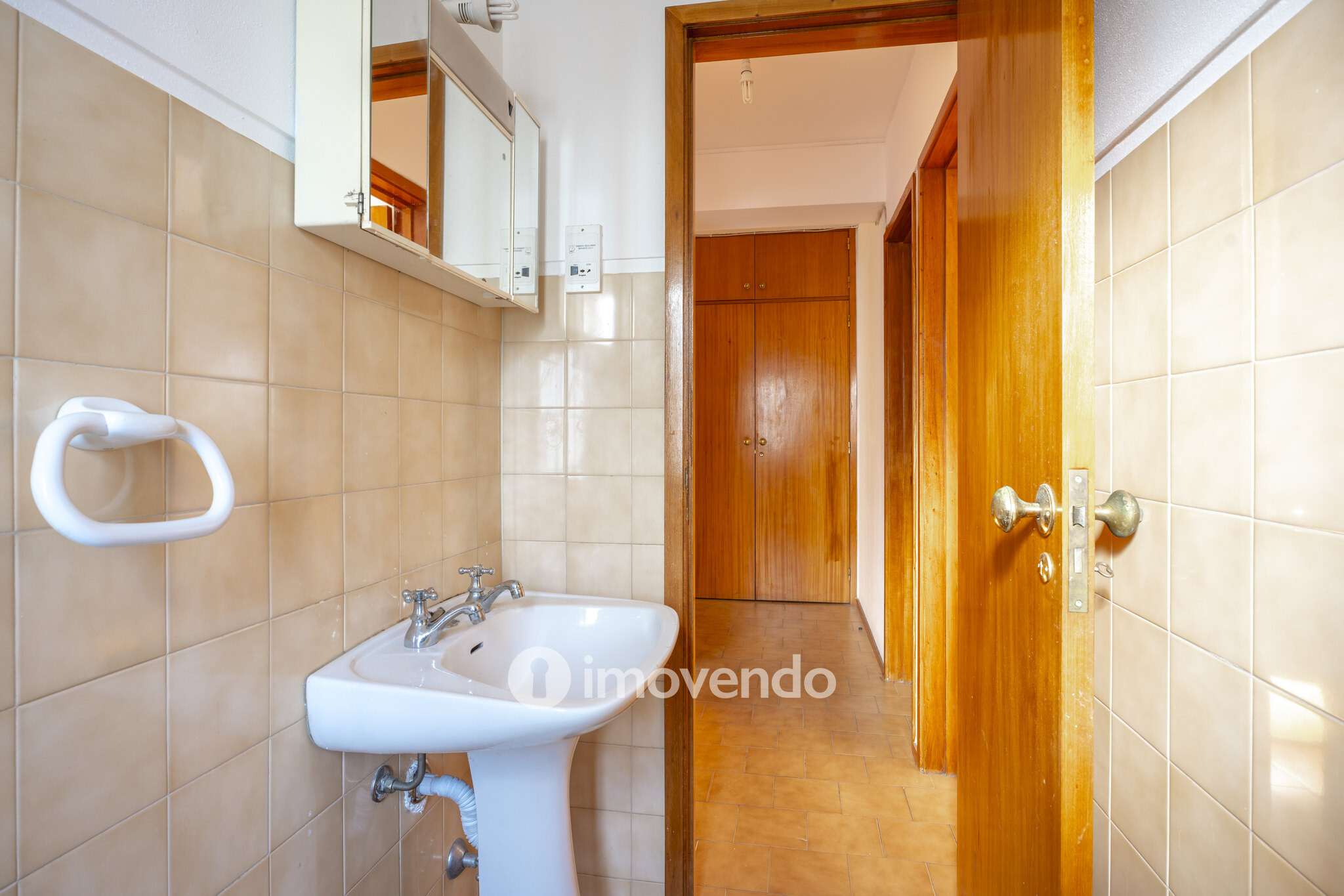 Apartamento T3, com áreas amplas e pronto a habitar, em Gaia