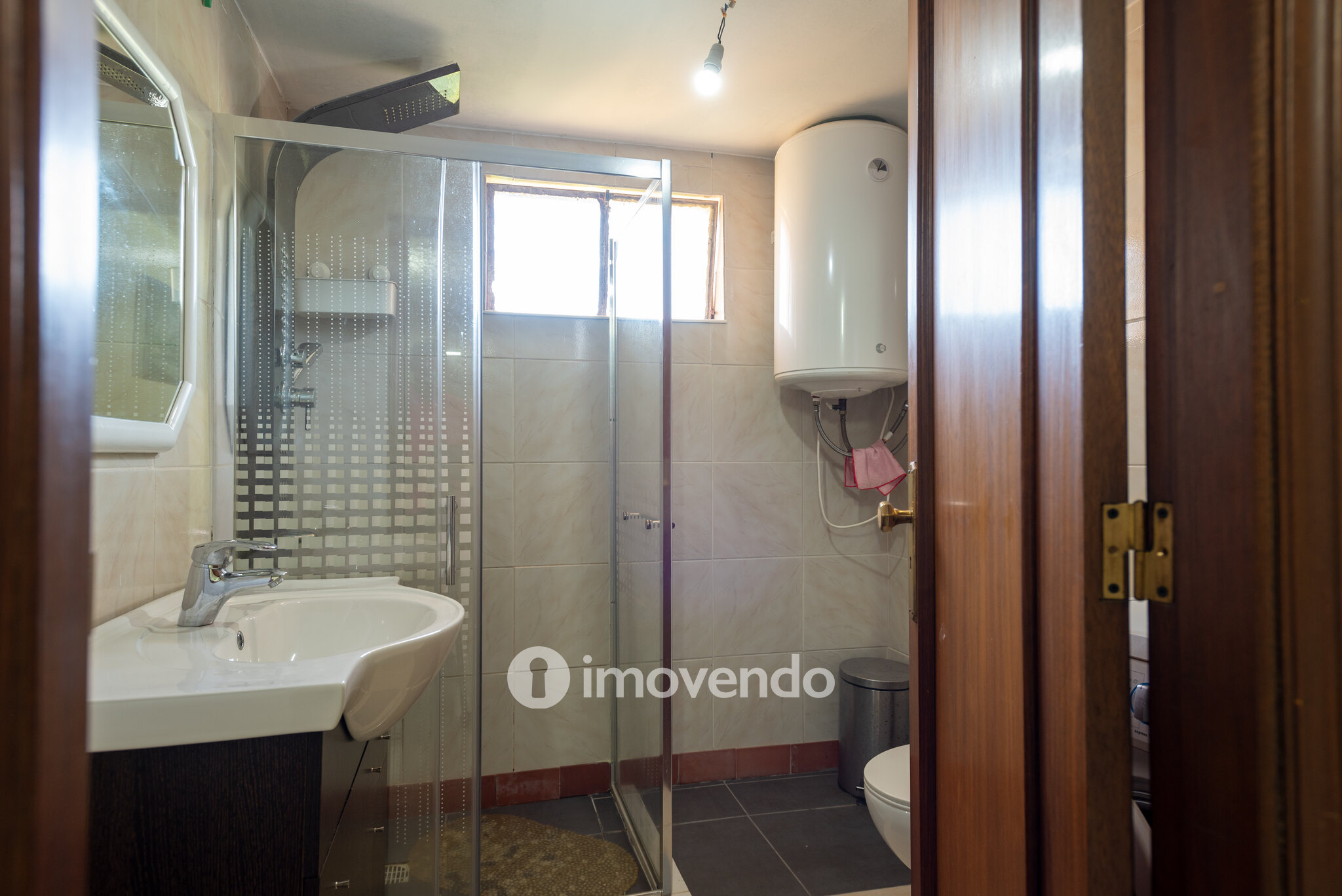 Moradia T6 com piscina, próxima do Gerês, em Ruivães