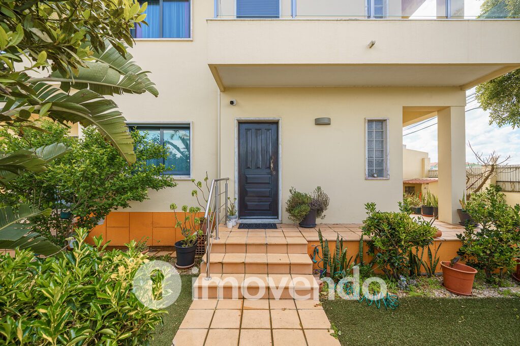 Six-bedroom villa with pool and garage, in Charneca da Caparica - 3