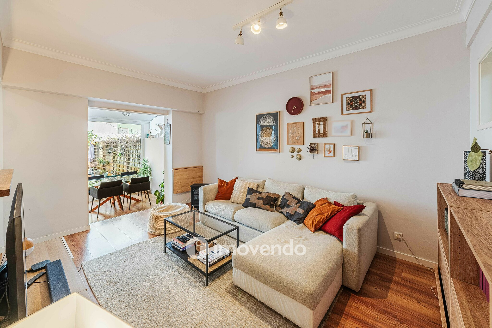 Apartamento T2 remodelado, com logradouro, em São Domingos de Benfica