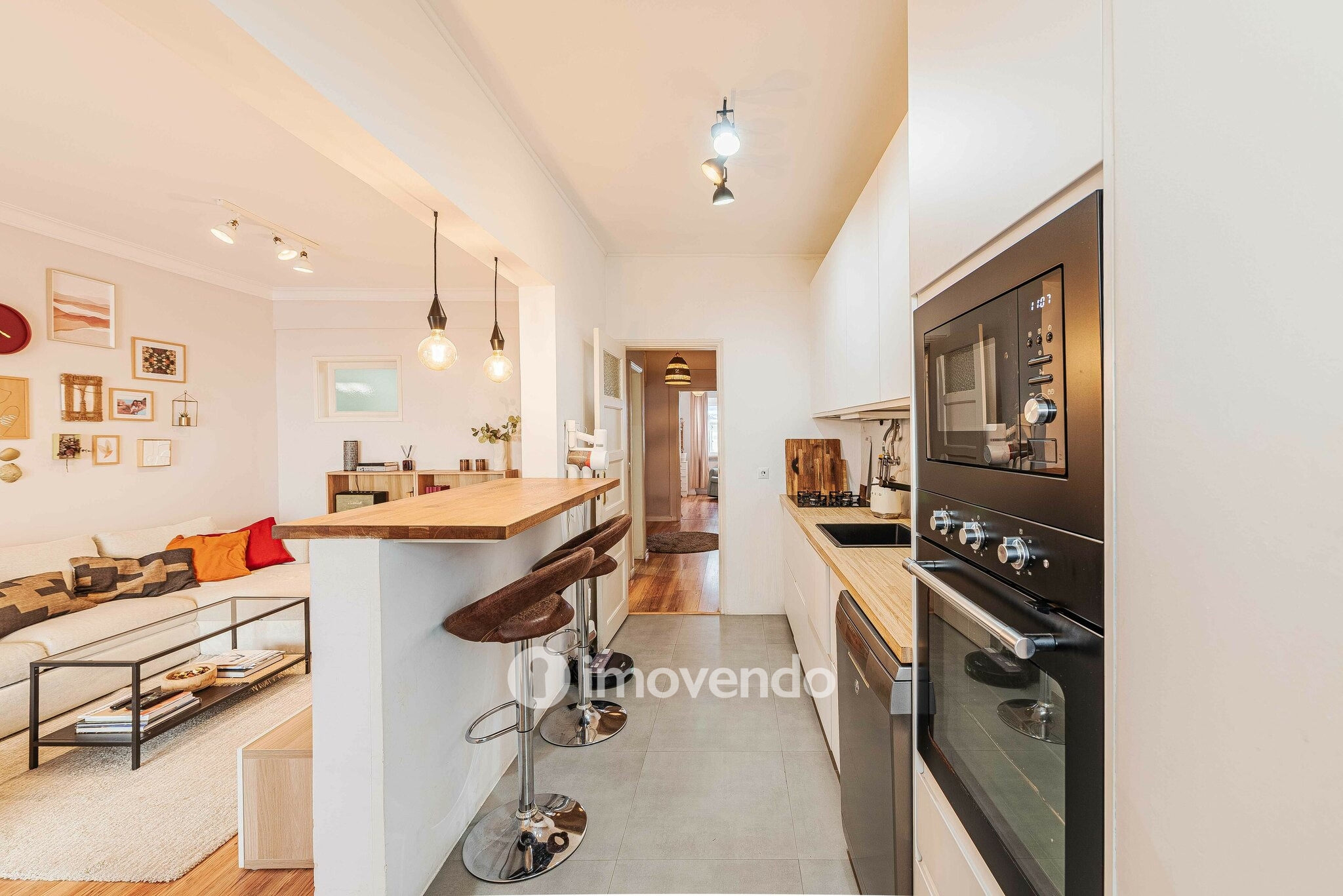 Apartamento T2 remodelado, com logradouro, em São Domingos de Benfica