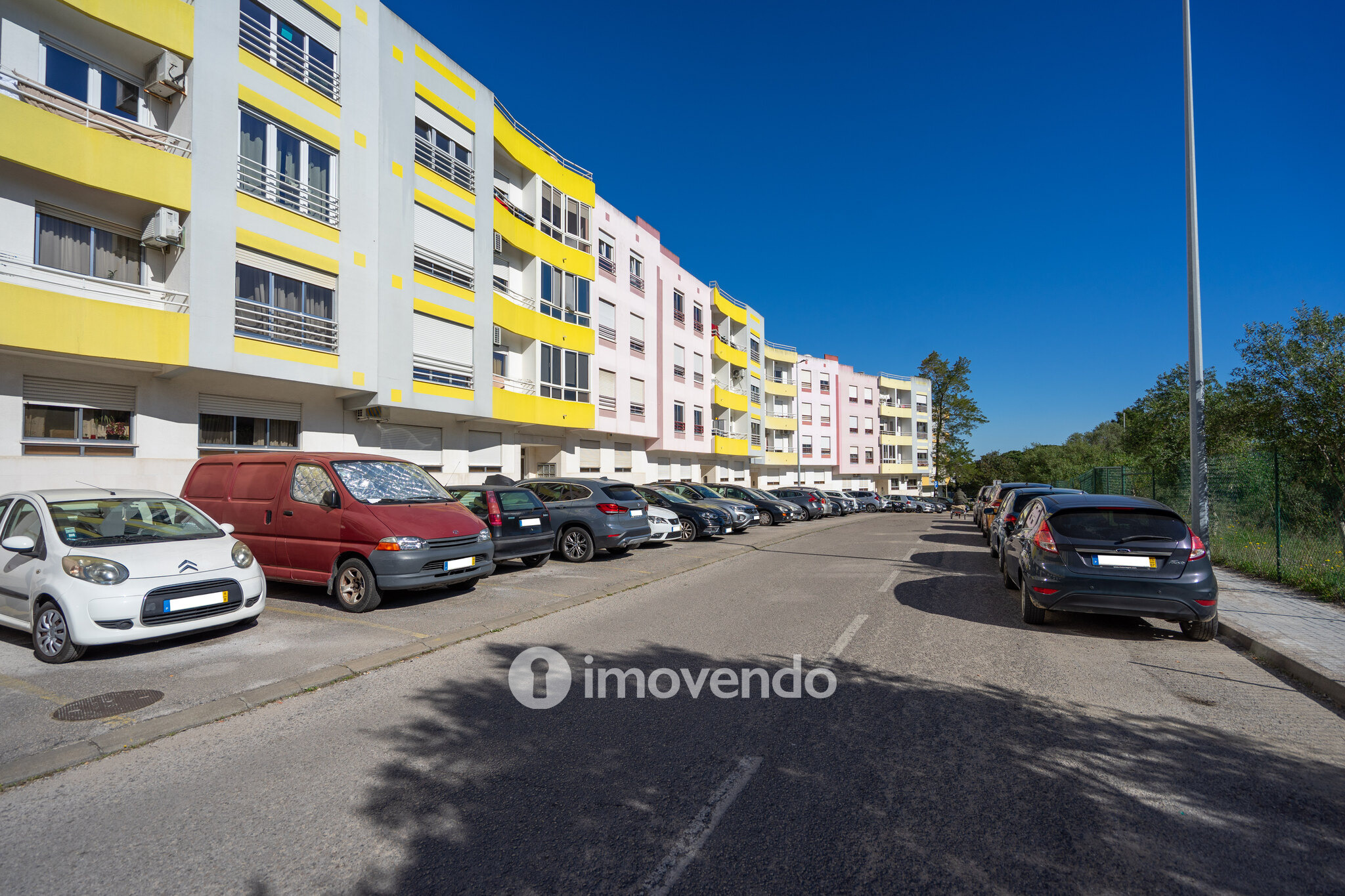Apartamento T2, luminoso e com uma cave enorme, na Quinta da Marialva