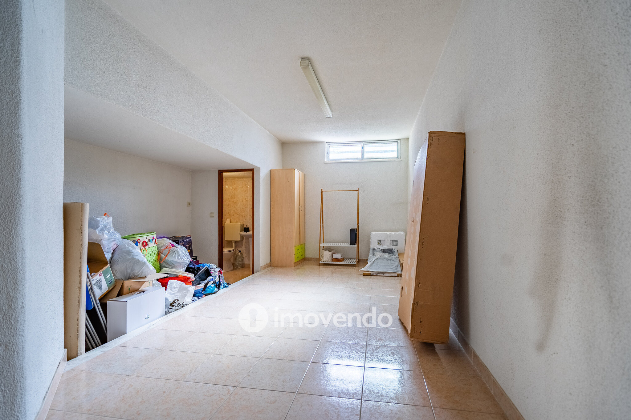Apartamento T2, luminoso e com uma cave enorme, na Quinta da Marialva