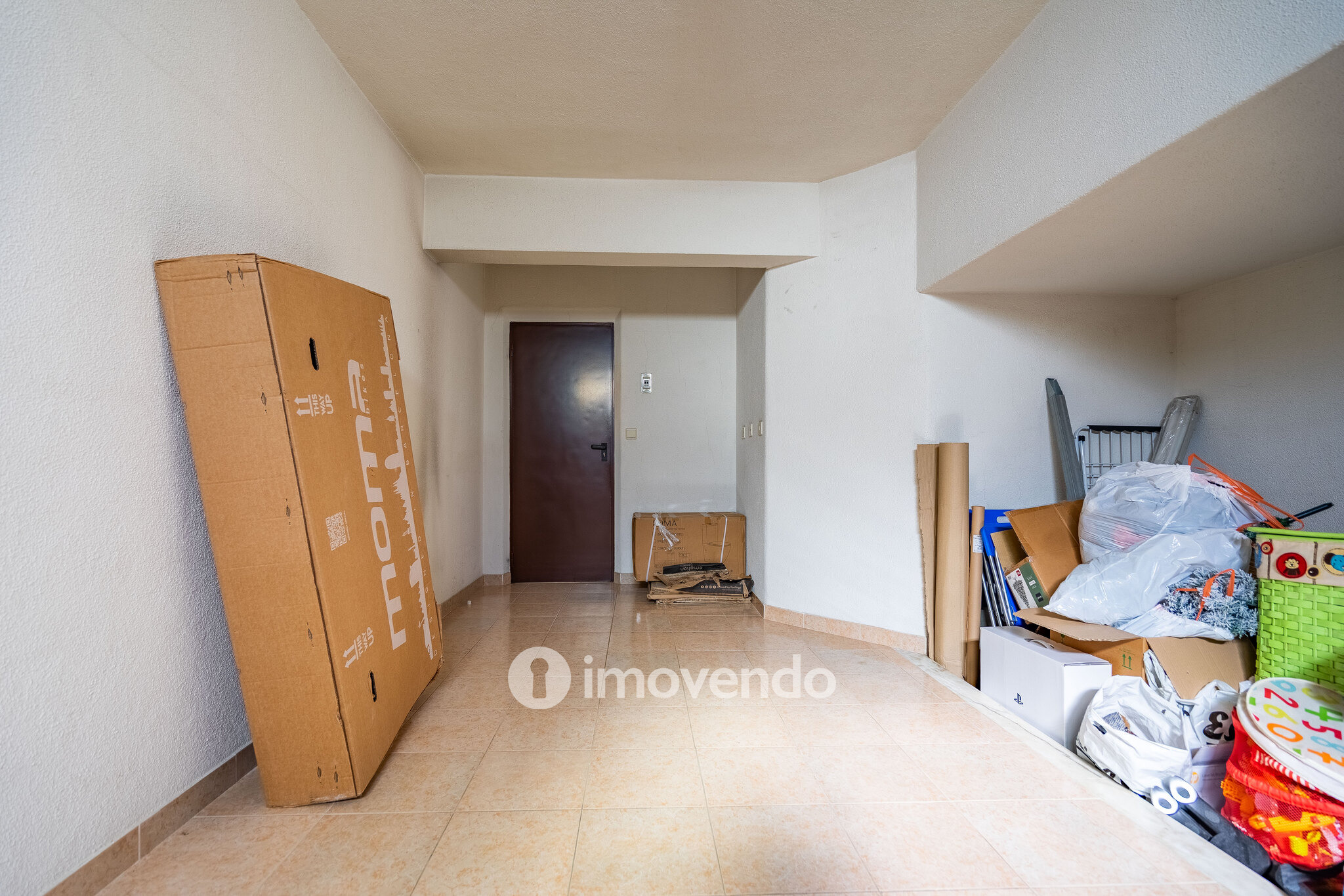 Apartamento T2, luminoso e com uma cave enorme, na Quinta da Marialva