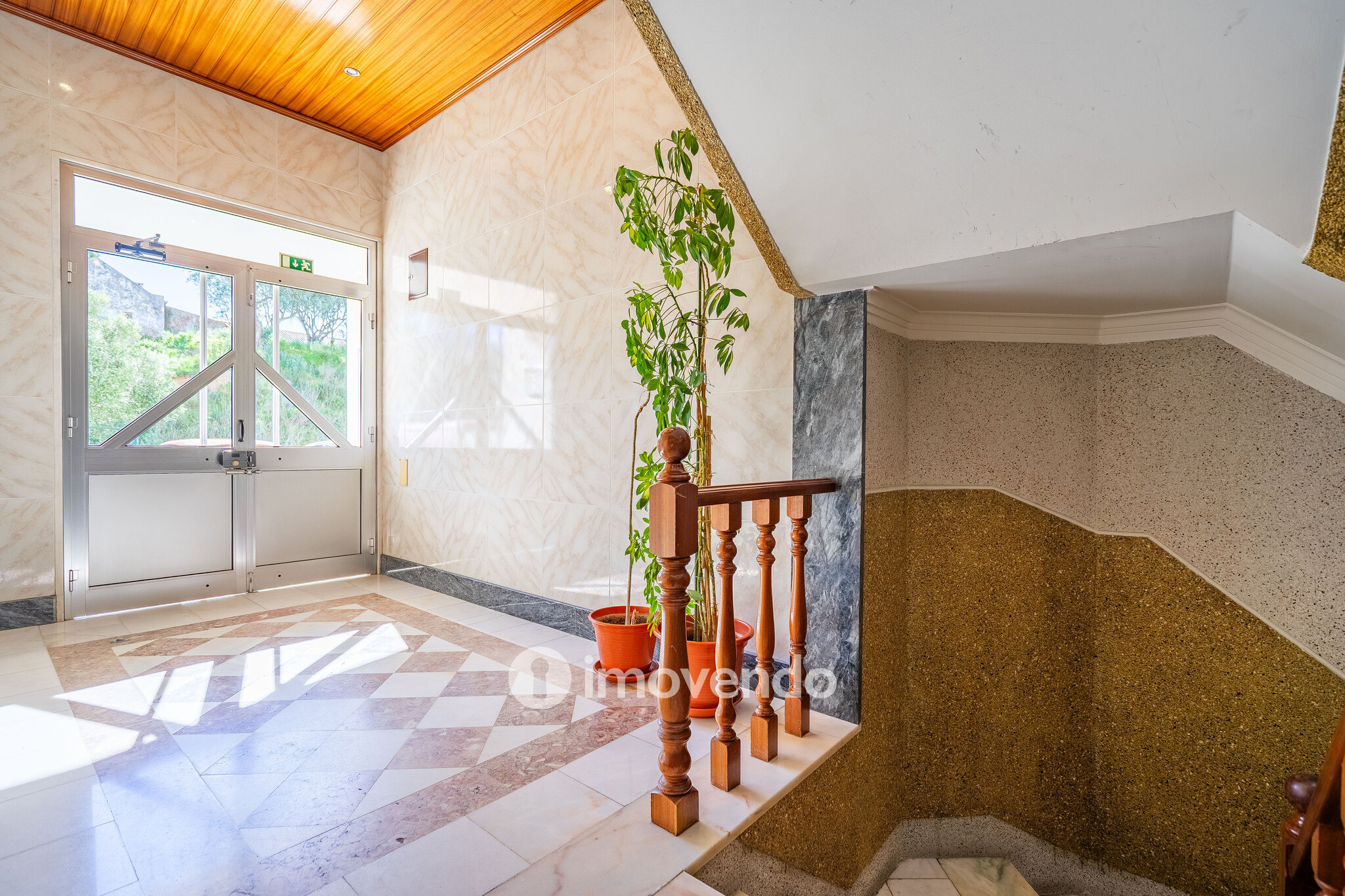 Apartamento T2, luminoso e com uma cave enorme, na Quinta da Marialva