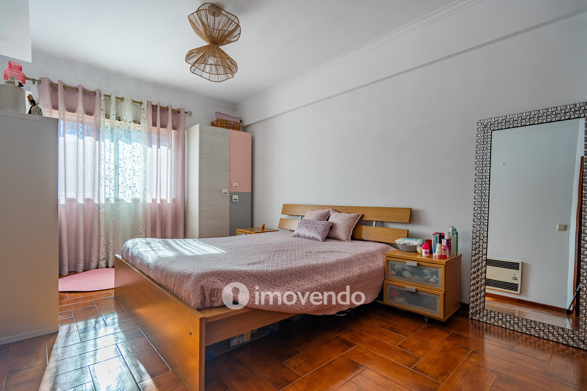 Apartamento T2, luminoso e com uma cave enorme, na Quinta da Marialva