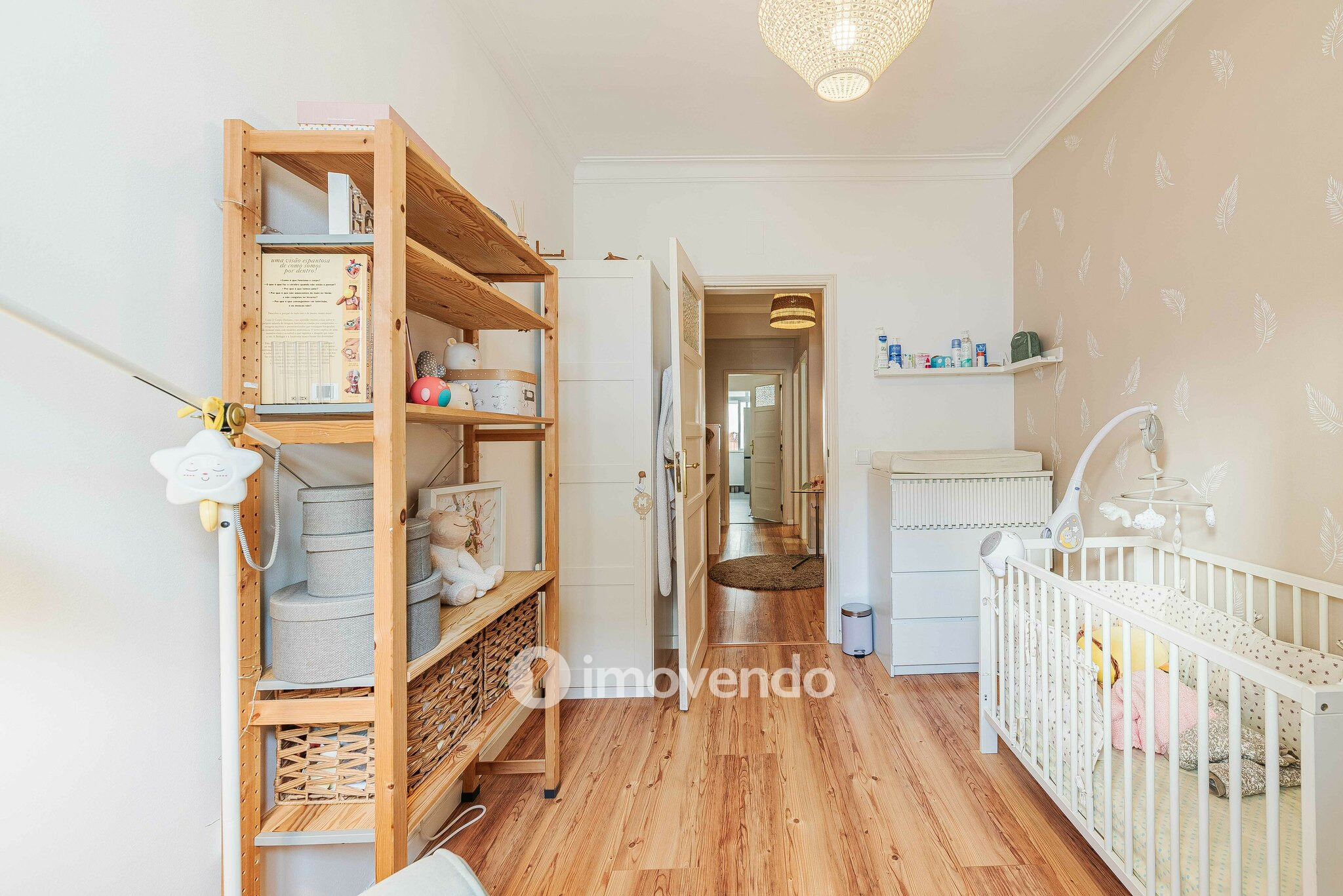 Apartamento T2 remodelado, com logradouro, em São Domingos de Benfica