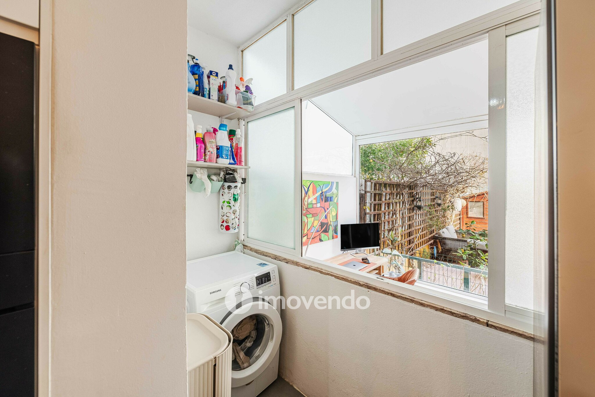 Apartamento T2 remodelado, com logradouro, em São Domingos de Benfica