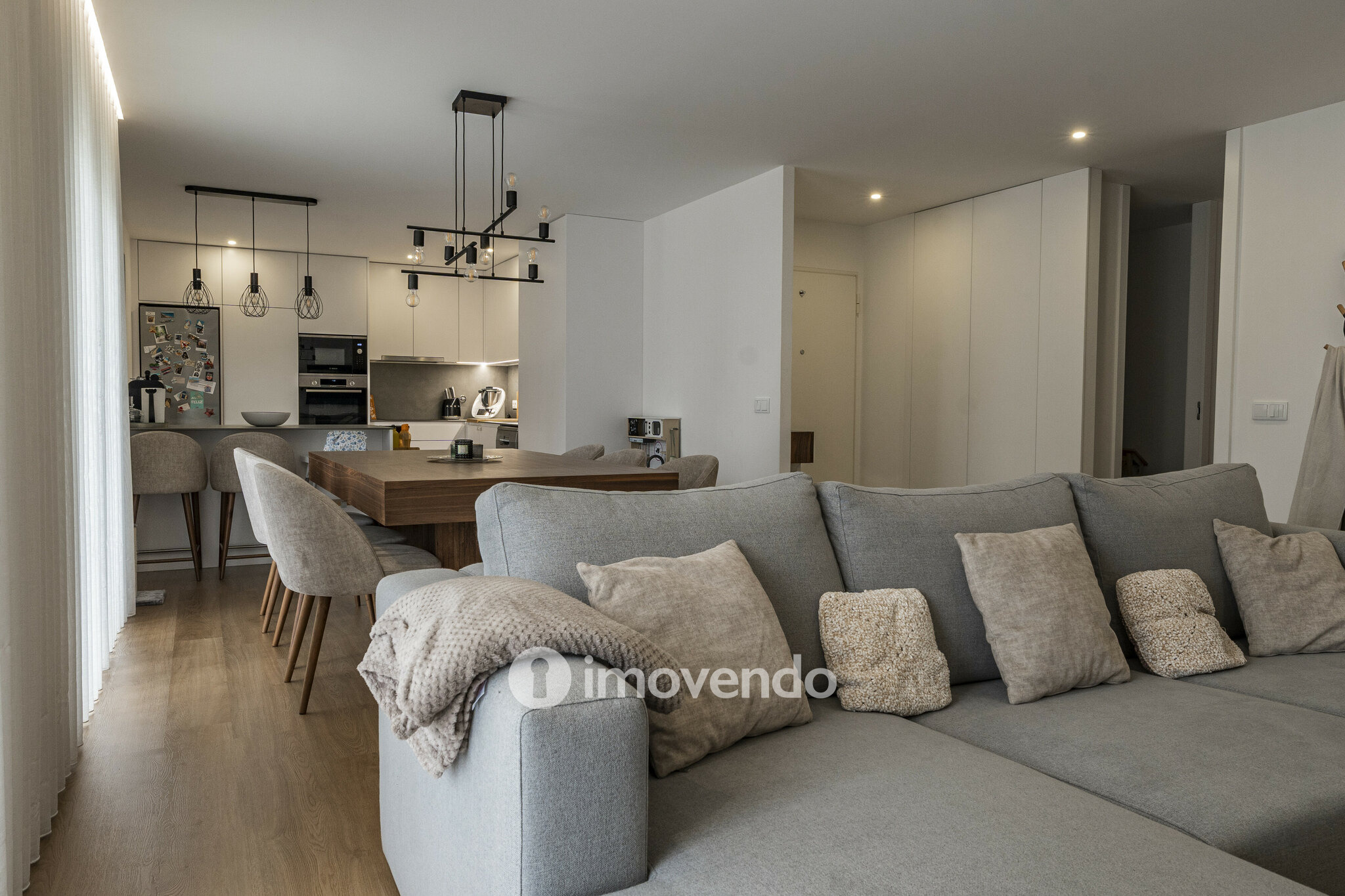Apartamento T3 exclusivo, com cozinha equipada e garagem, em Braga