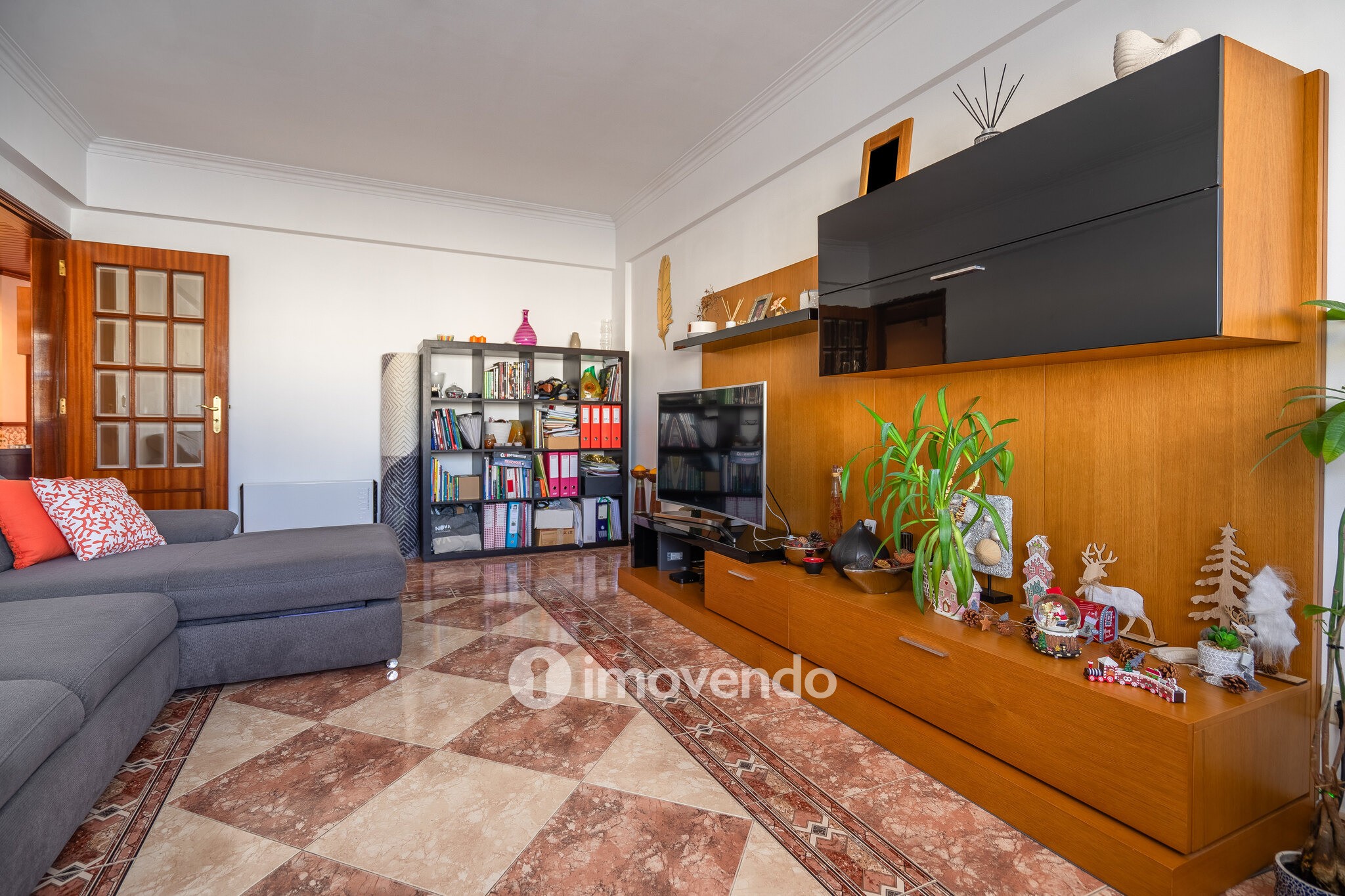 Apartamento T2, luminoso e com uma cave enorme, na Quinta da Marialva