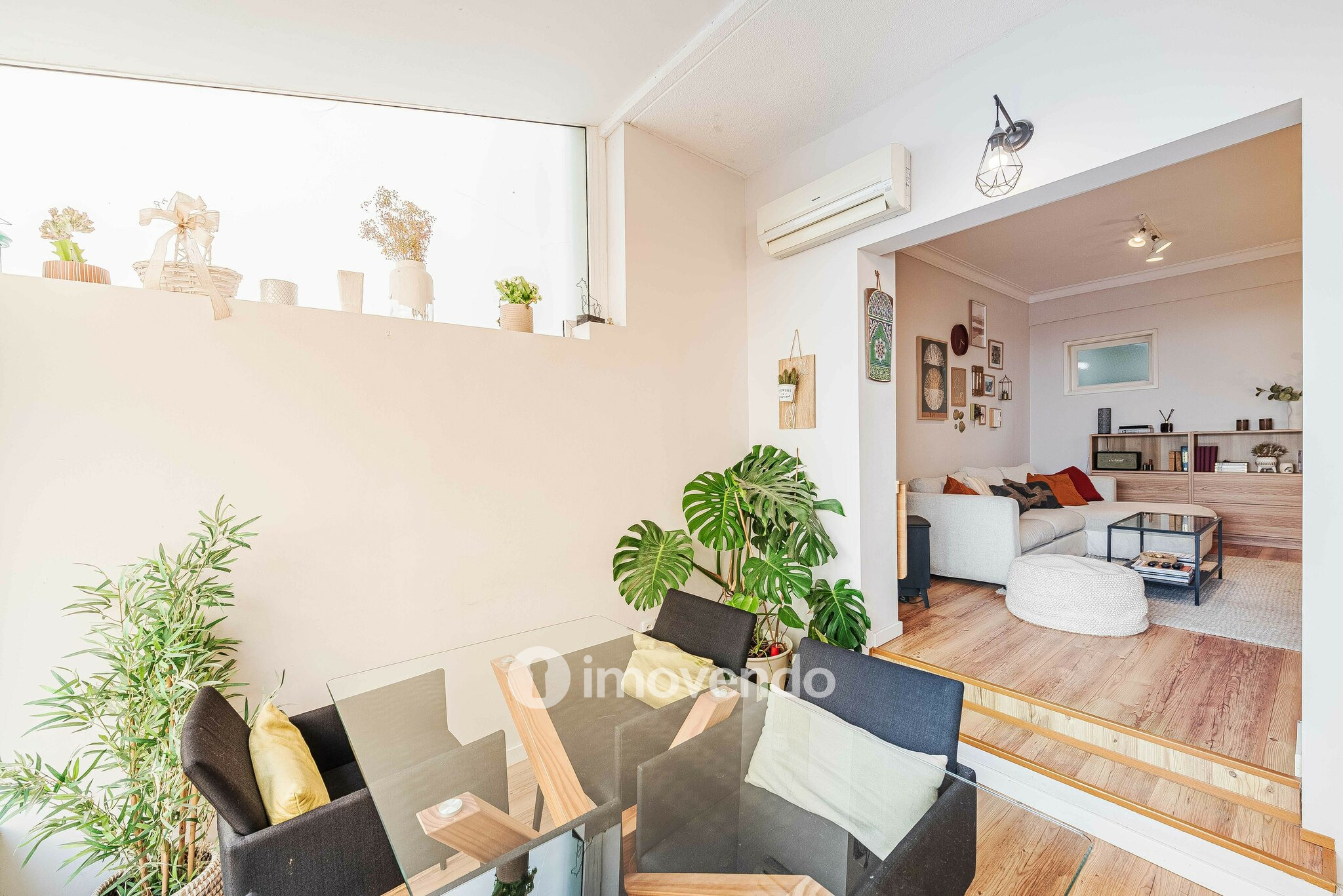 Apartamento T2 remodelado, com logradouro, em São Domingos de Benfica