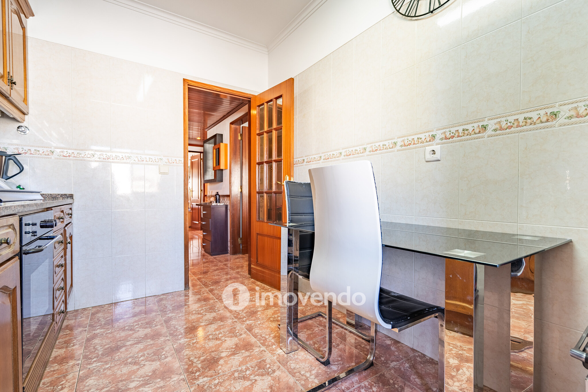 Apartamento T2, luminoso e com uma cave enorme, na Quinta da Marialva
