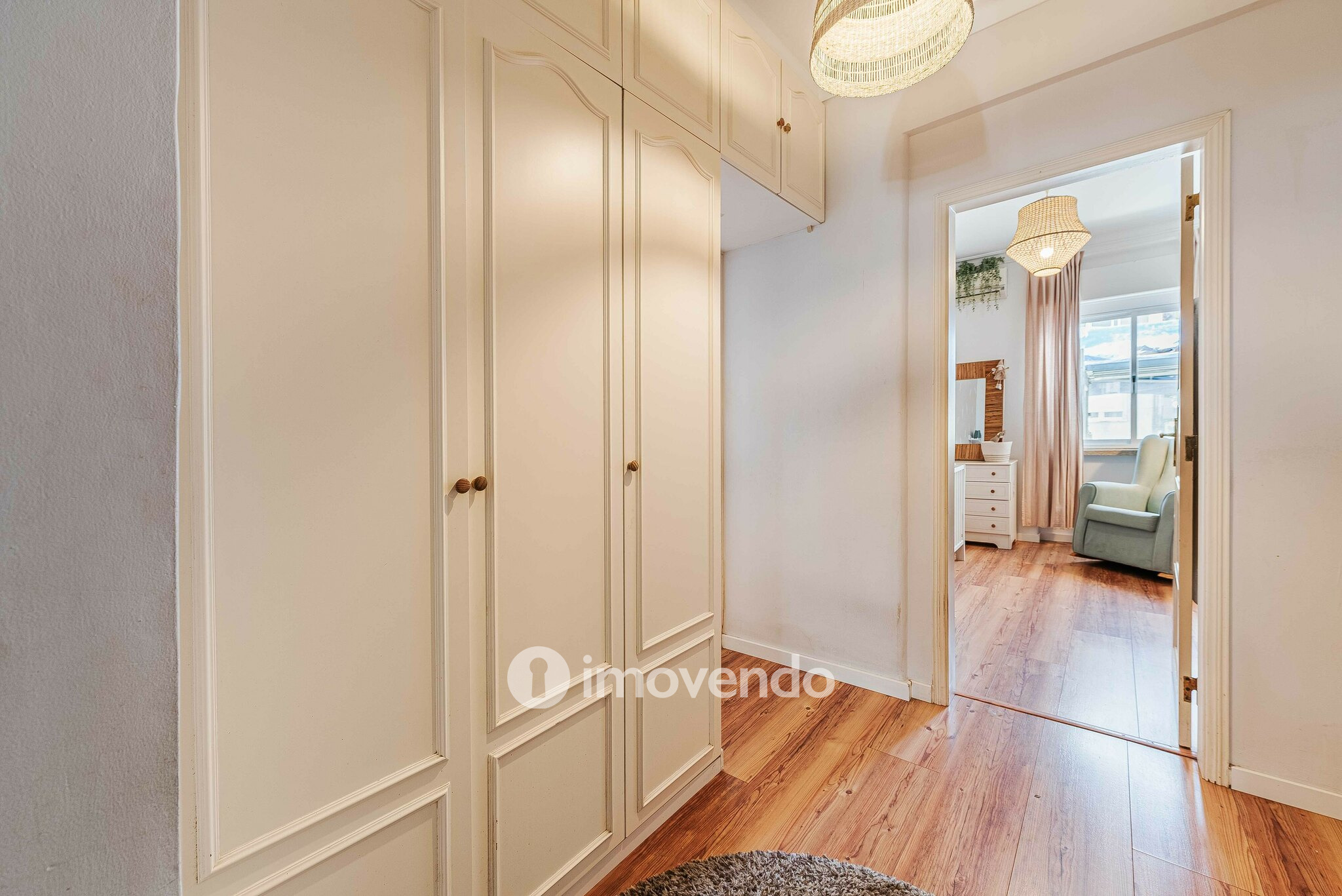 Apartamento T2 remodelado, com logradouro, em São Domingos de Benfica