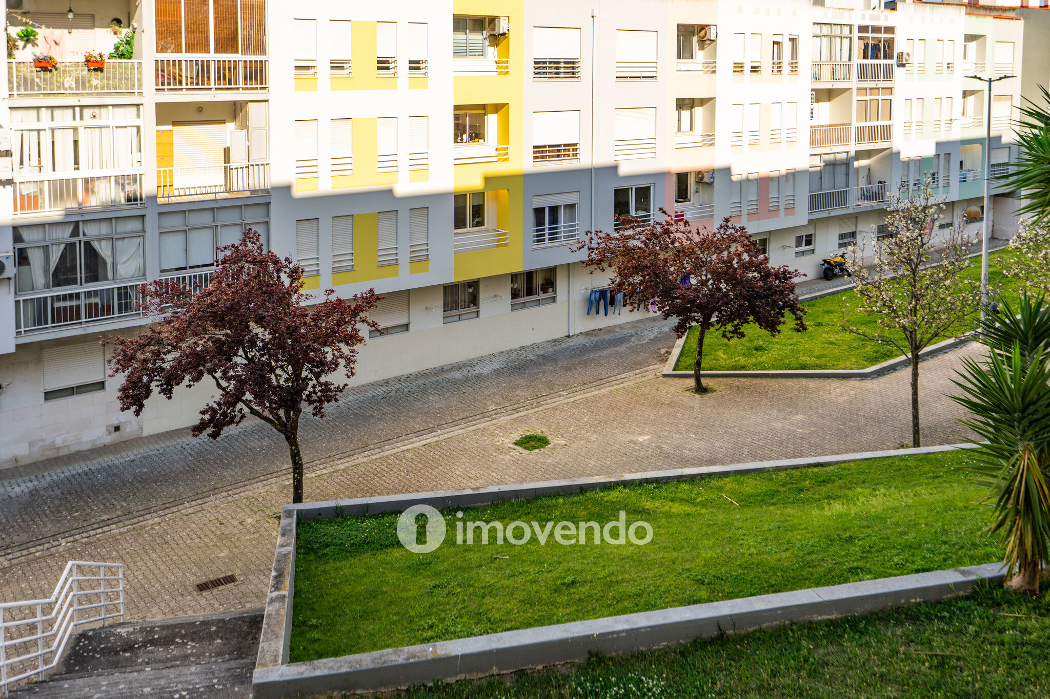 Apartamento T2, luminoso e com uma cave enorme, na Quinta da Marialva