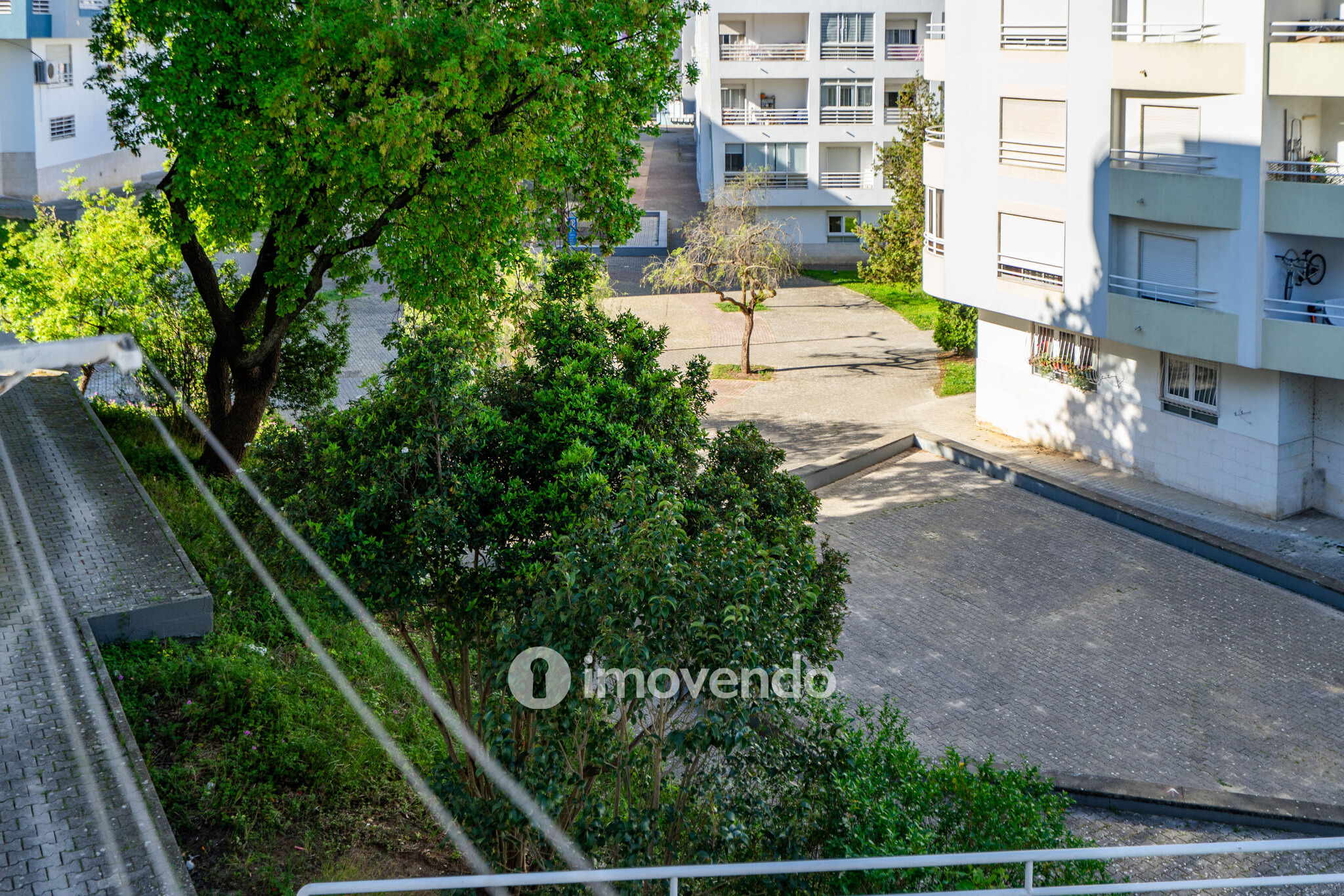 Apartamento T2, luminoso e com uma cave enorme, na Quinta da Marialva