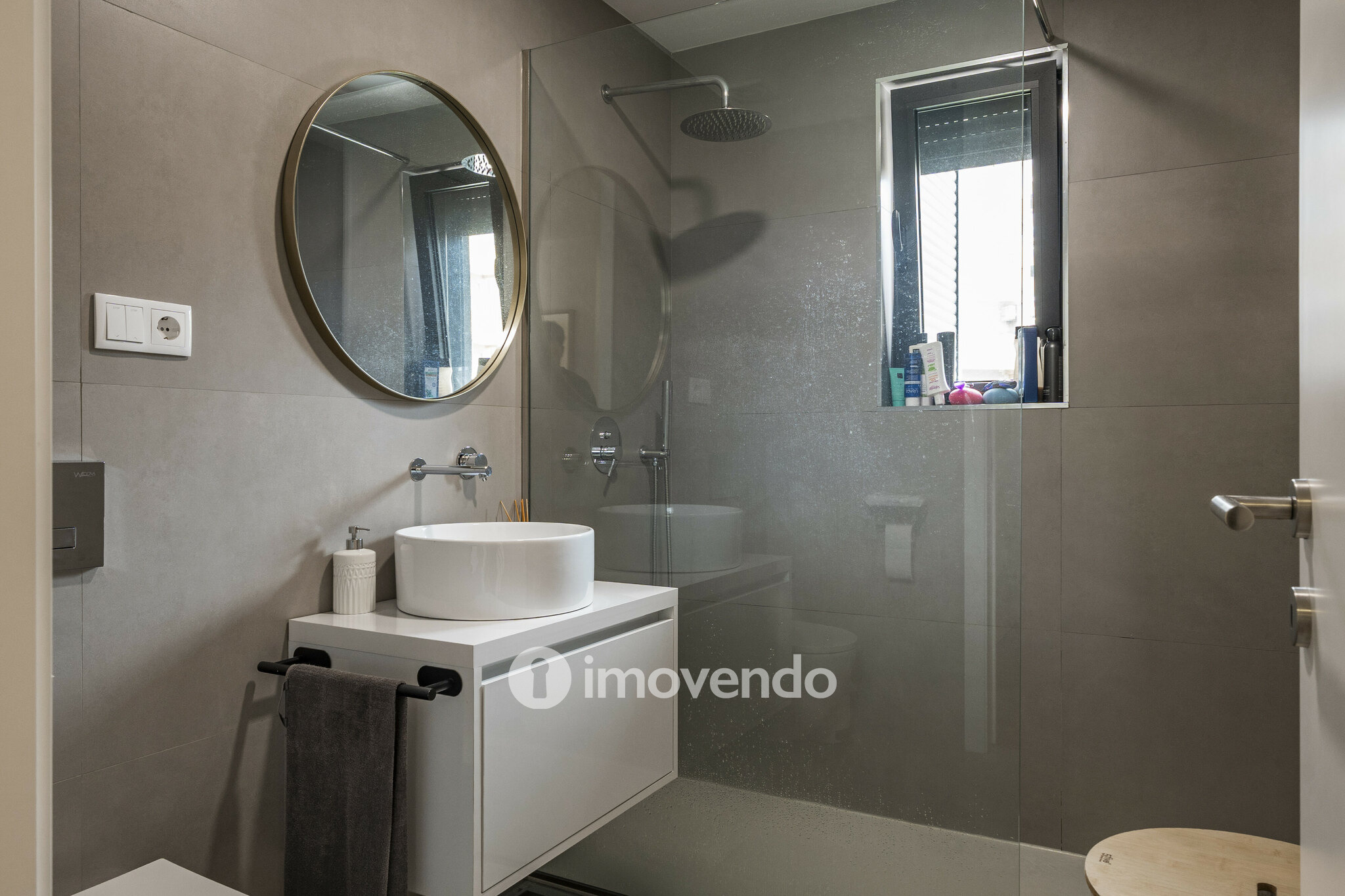 Apartamento T3 exclusivo, com cozinha equipada e garagem, em Braga