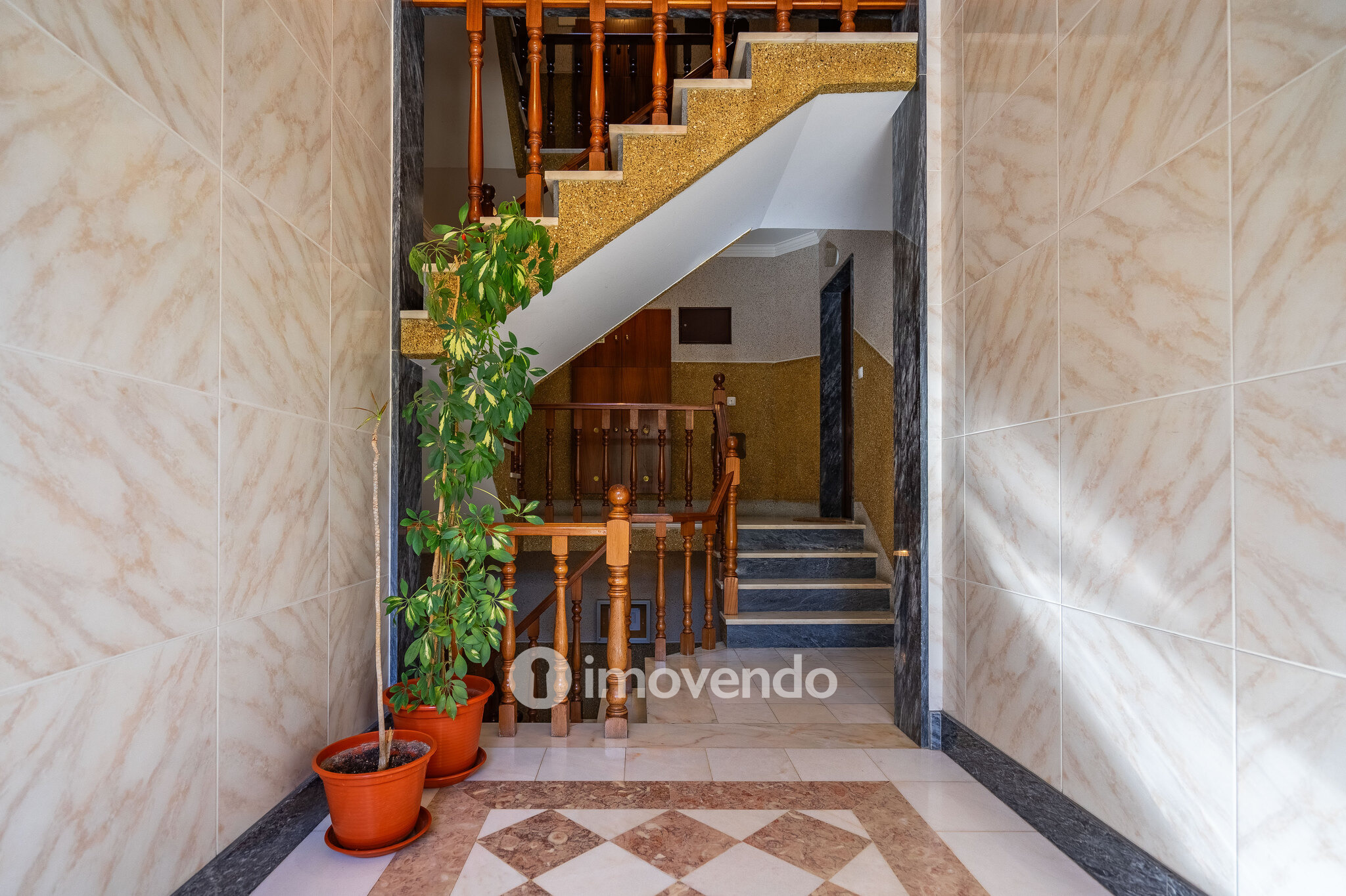 Apartamento T2, luminoso e com uma cave enorme, na Quinta da Marialva