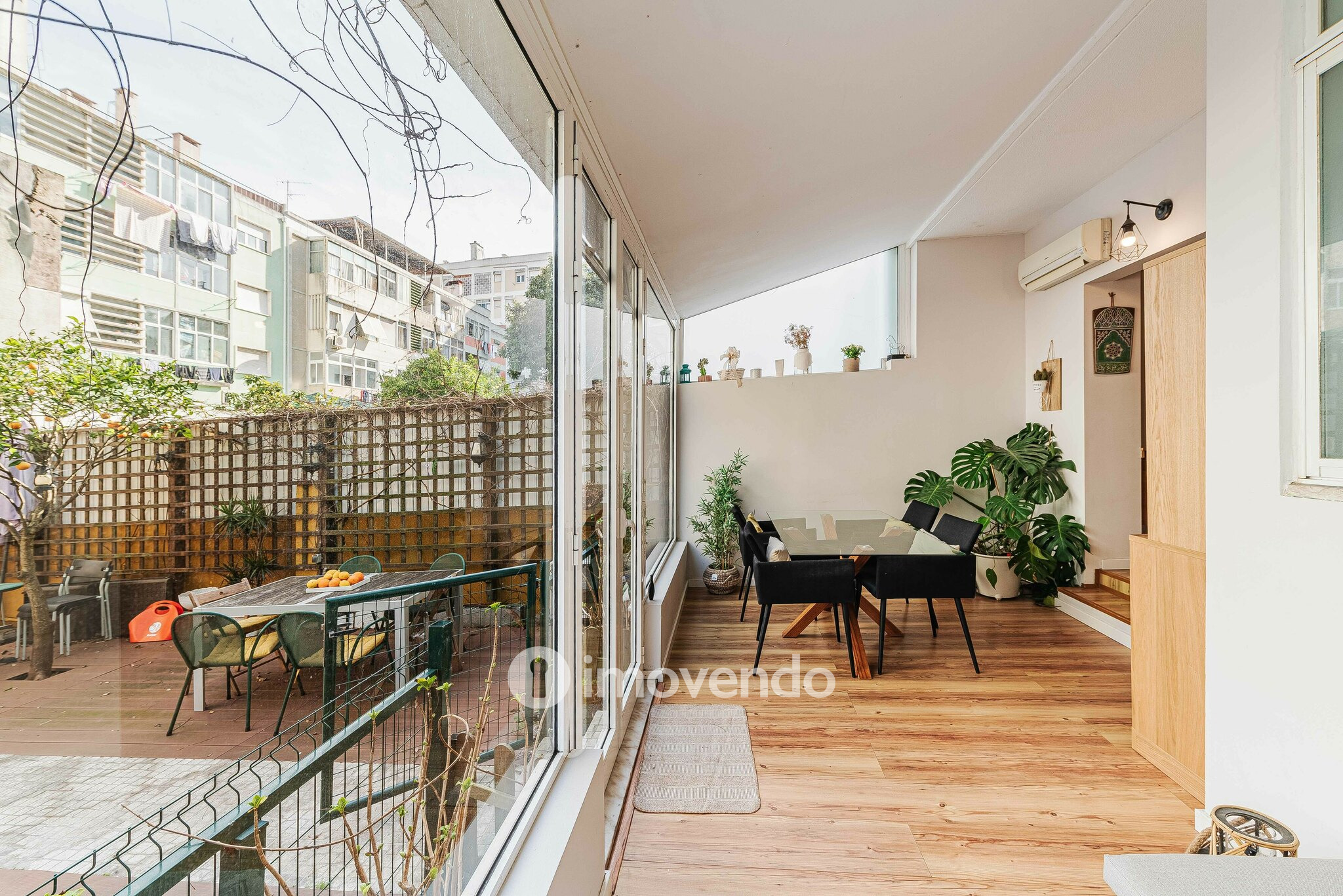 Apartamento T2 remodelado, com logradouro, em São Domingos de Benfica