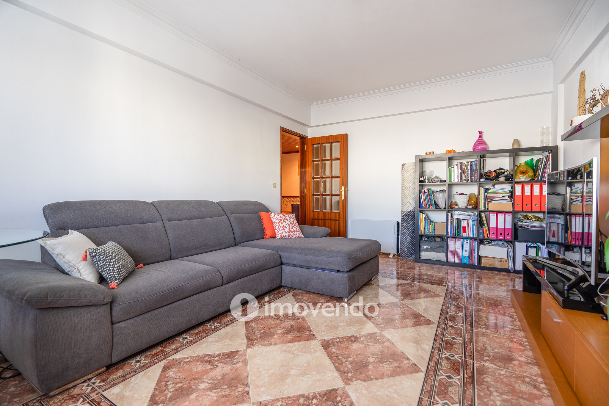 Apartamento T2, luminoso e com uma cave enorme, na Quinta da Marialva