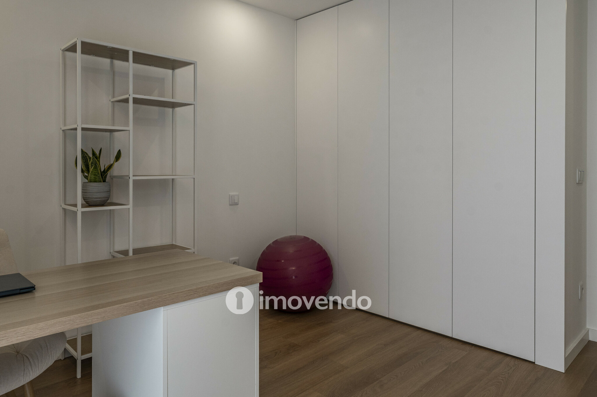 Apartamento T3 exclusivo, com cozinha equipada e garagem, em Braga