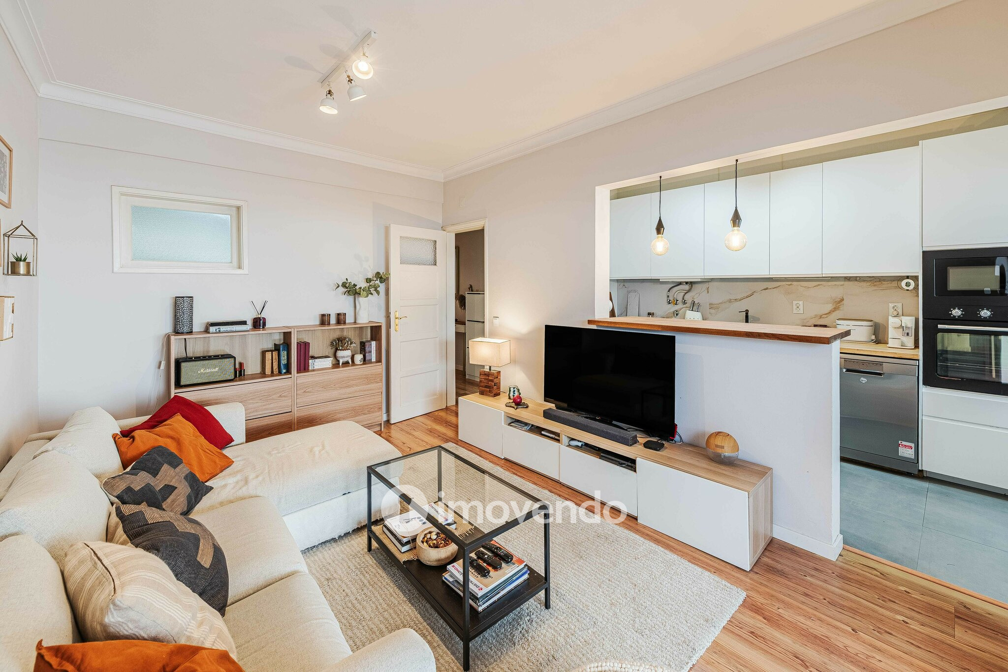 Apartamento T2 remodelado, com logradouro, em São Domingos de Benfica