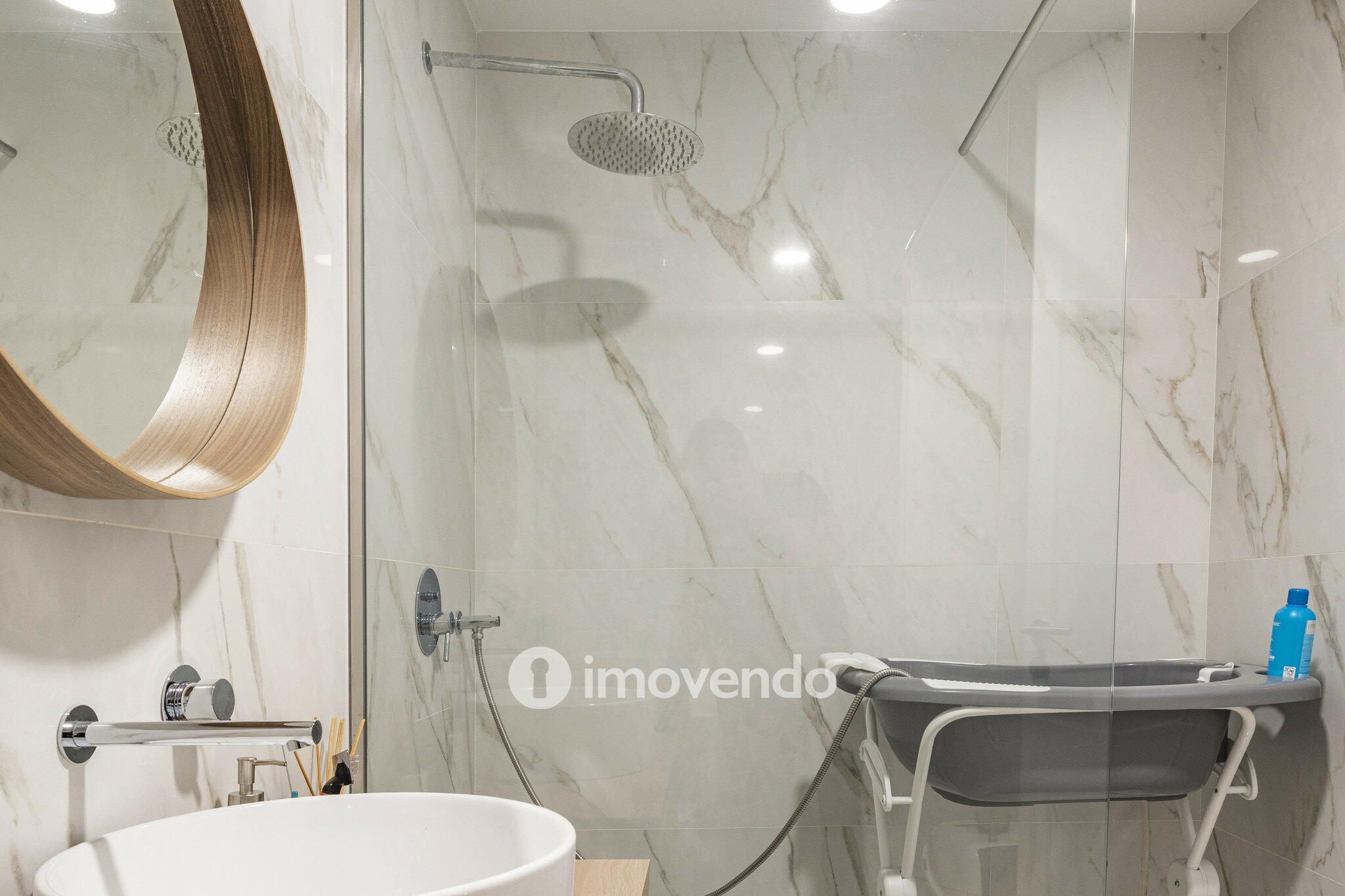 Apartamento T3 exclusivo, com cozinha equipada e garagem, em Braga