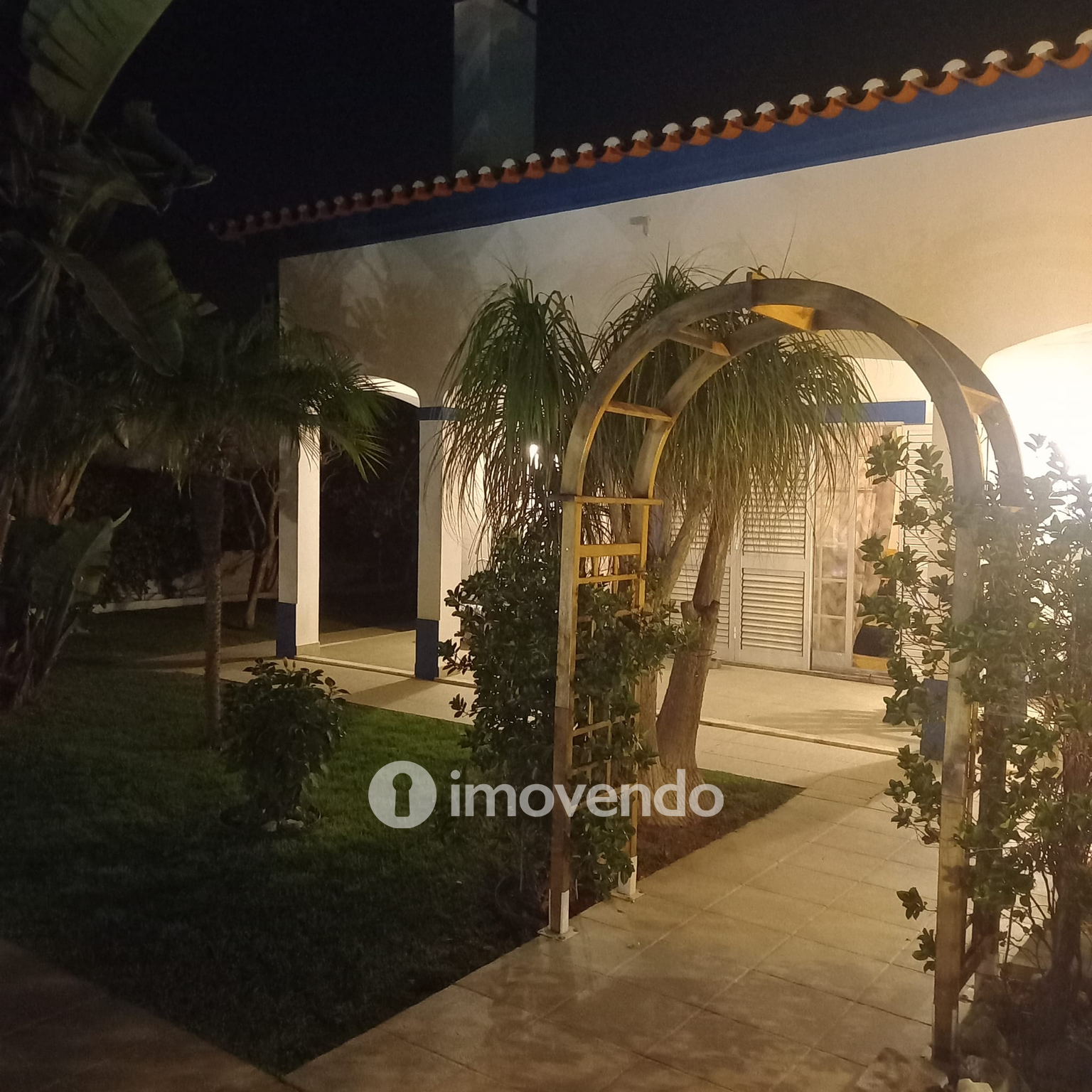 Moradia T4 exclusiva, com piscina e jardim, em Azeitão
