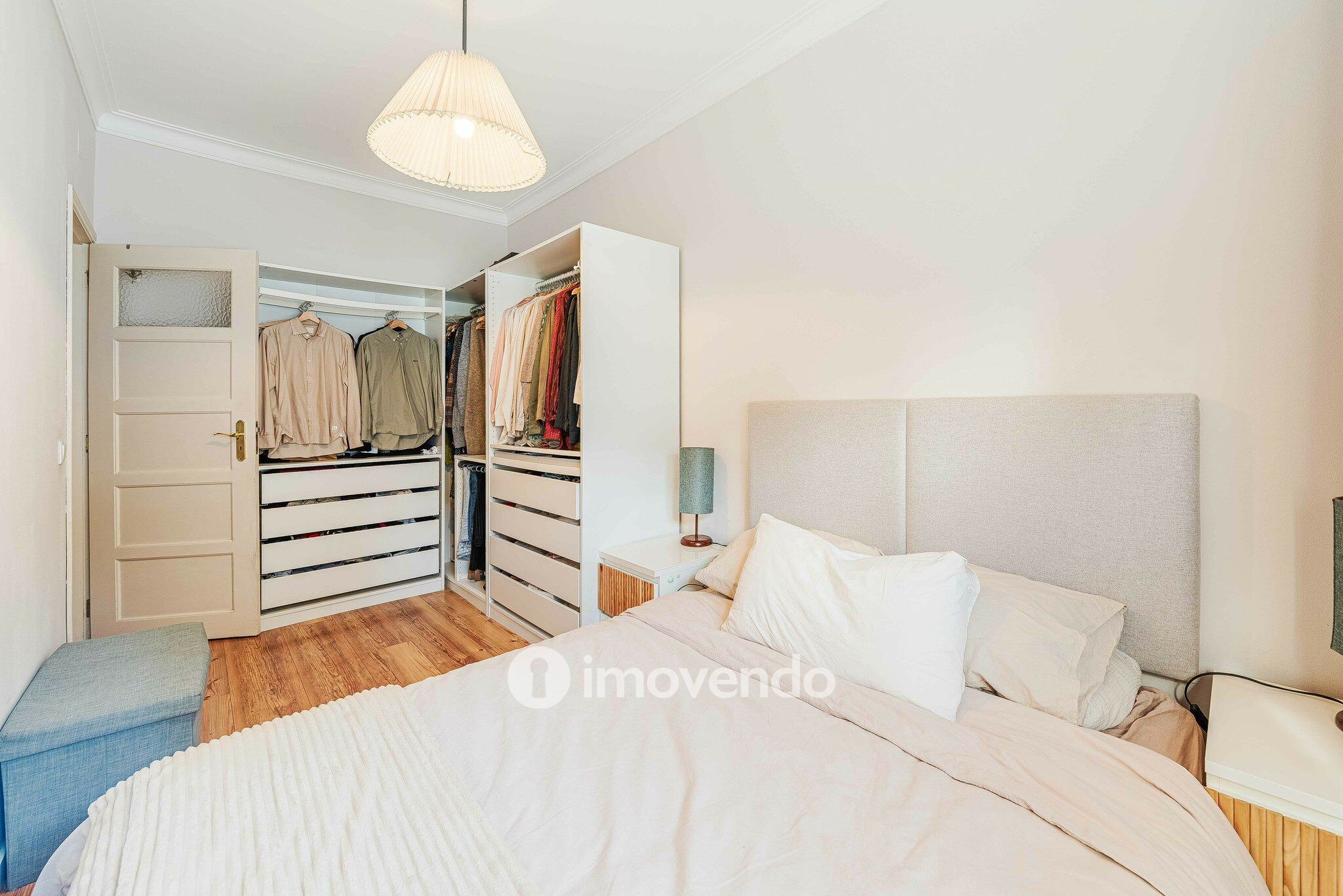 Apartamento T2 remodelado, com logradouro, em São Domingos de Benfica